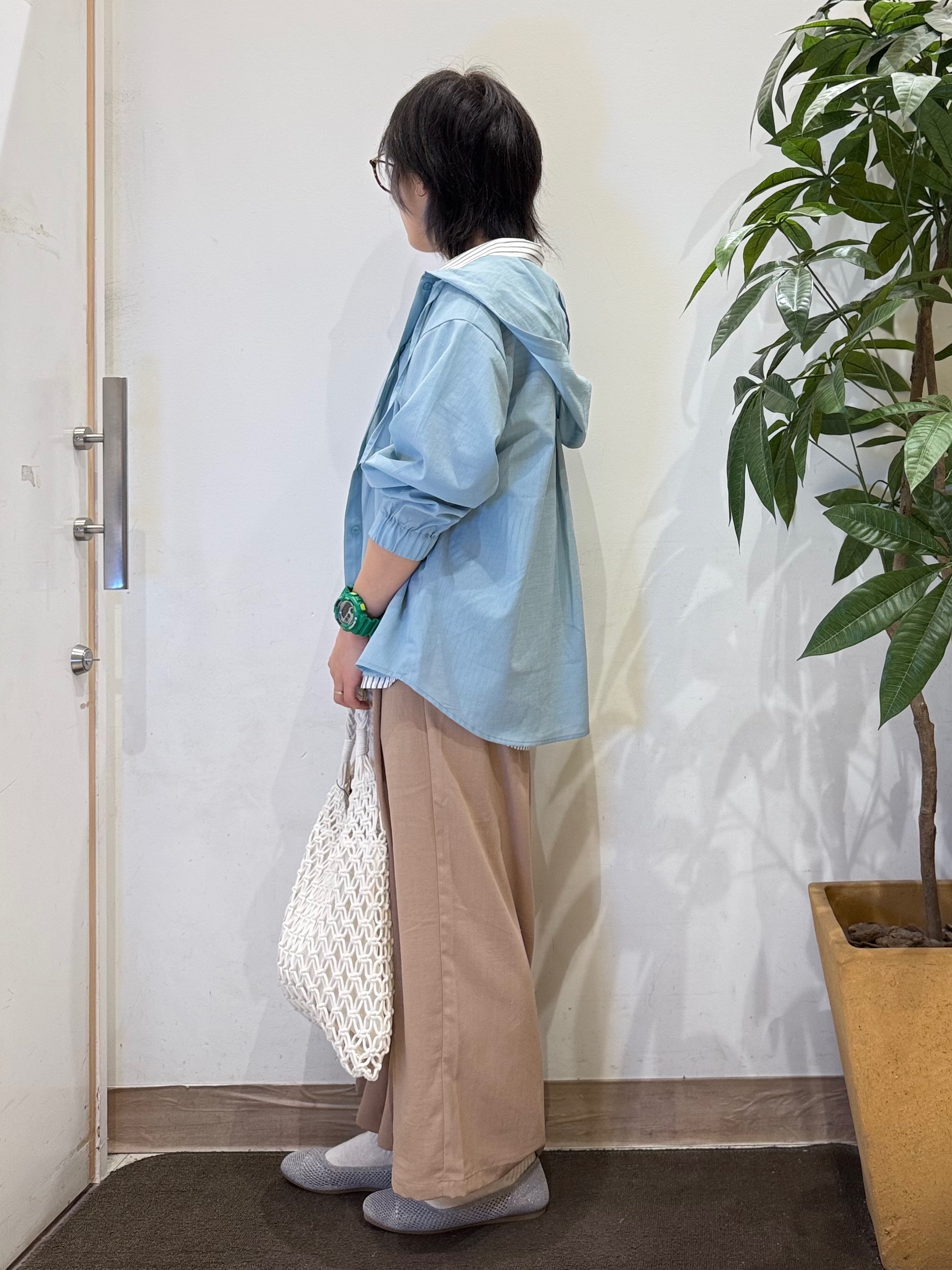 misakiさんの「SHOO･LA･RUE｜【さらり快適/洗濯機可/S-LL】UVカット機能付き ライトな着心地 ひんやりシャツパーカ」を使ったコーディネート