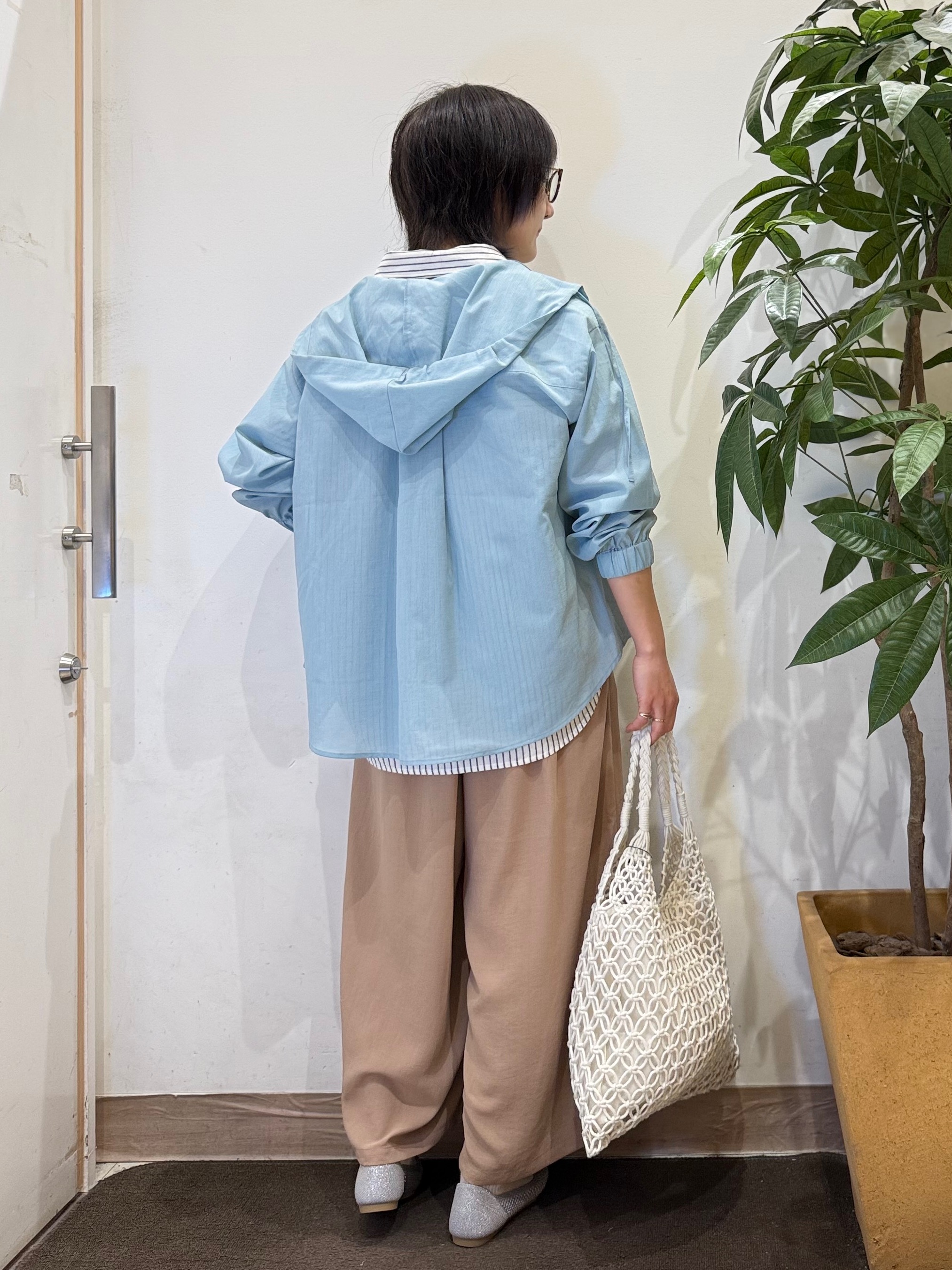 misakiさんの「SHOO･LA･RUE｜【さらり快適/洗濯機可/S-LL】UVカット機能付き ライトな着心地 ひんやりシャツパーカ」を使ったコーディネート