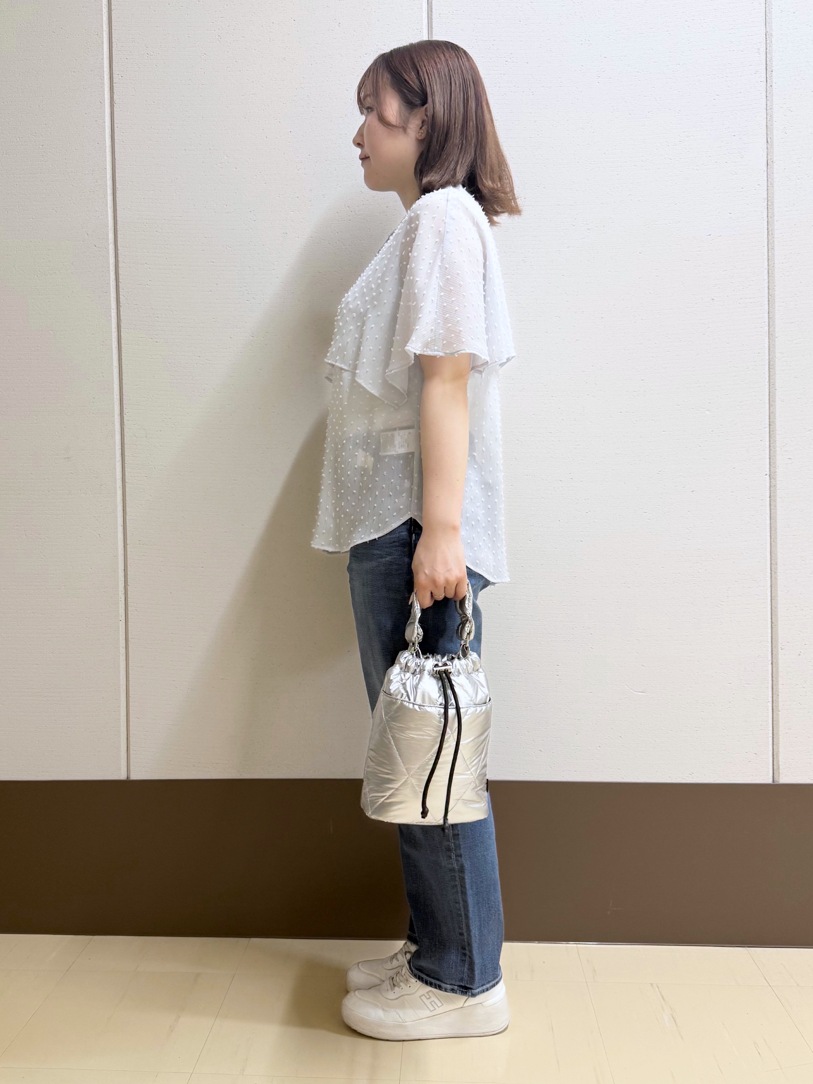 Rikoさんの「INDIVI｜【洗える／ドットモチーフ】ケープスリーブブラウス」を使ったコーディネート