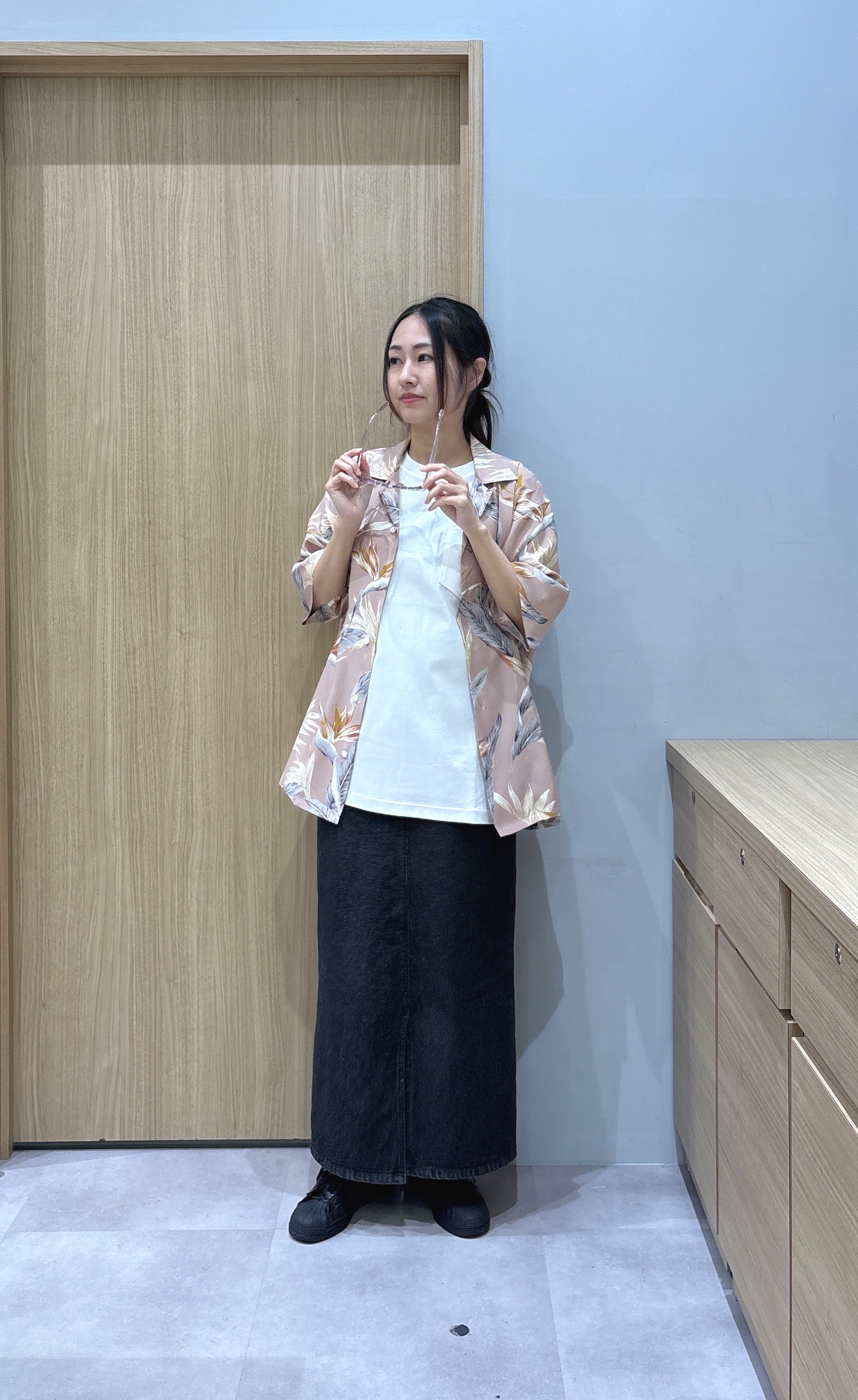 よぴさんの「TAKEO KIKUCHI｜【BOWLER HAT LABEL】トロピカルフローラル レーヨンシャツ」を使ったコーディネート