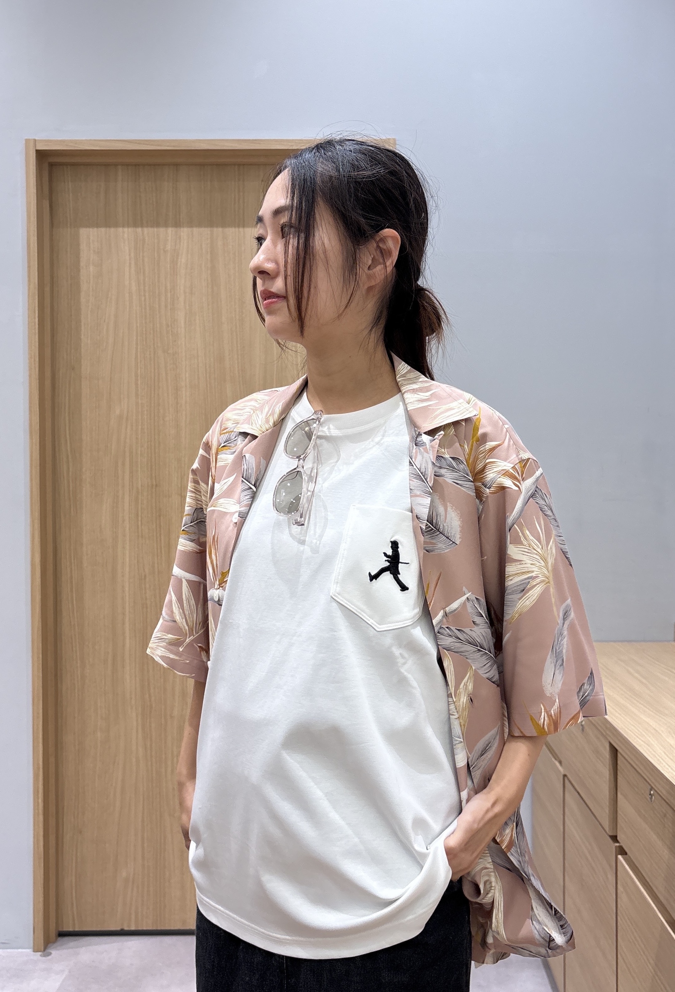 よぴさんの「TAKEO KIKUCHI｜【BOWLER HAT LABEL】トロピカルフローラル レーヨンシャツ」を使ったコーディネート