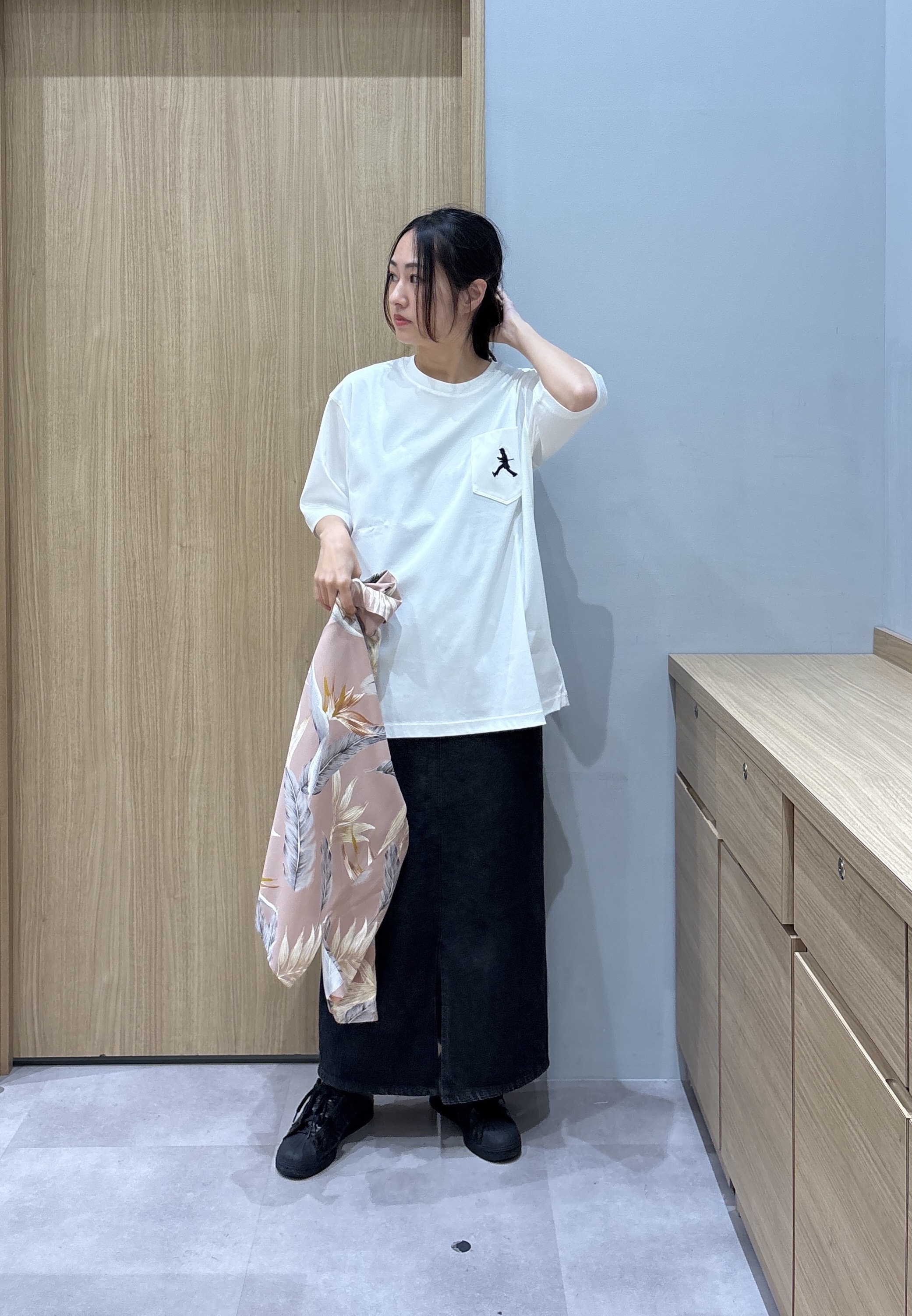 よぴさんの「TAKEO KIKUCHI｜【BOWLER HAT LABEL】トロピカルフローラル レーヨンシャツ」を使ったコーディネート