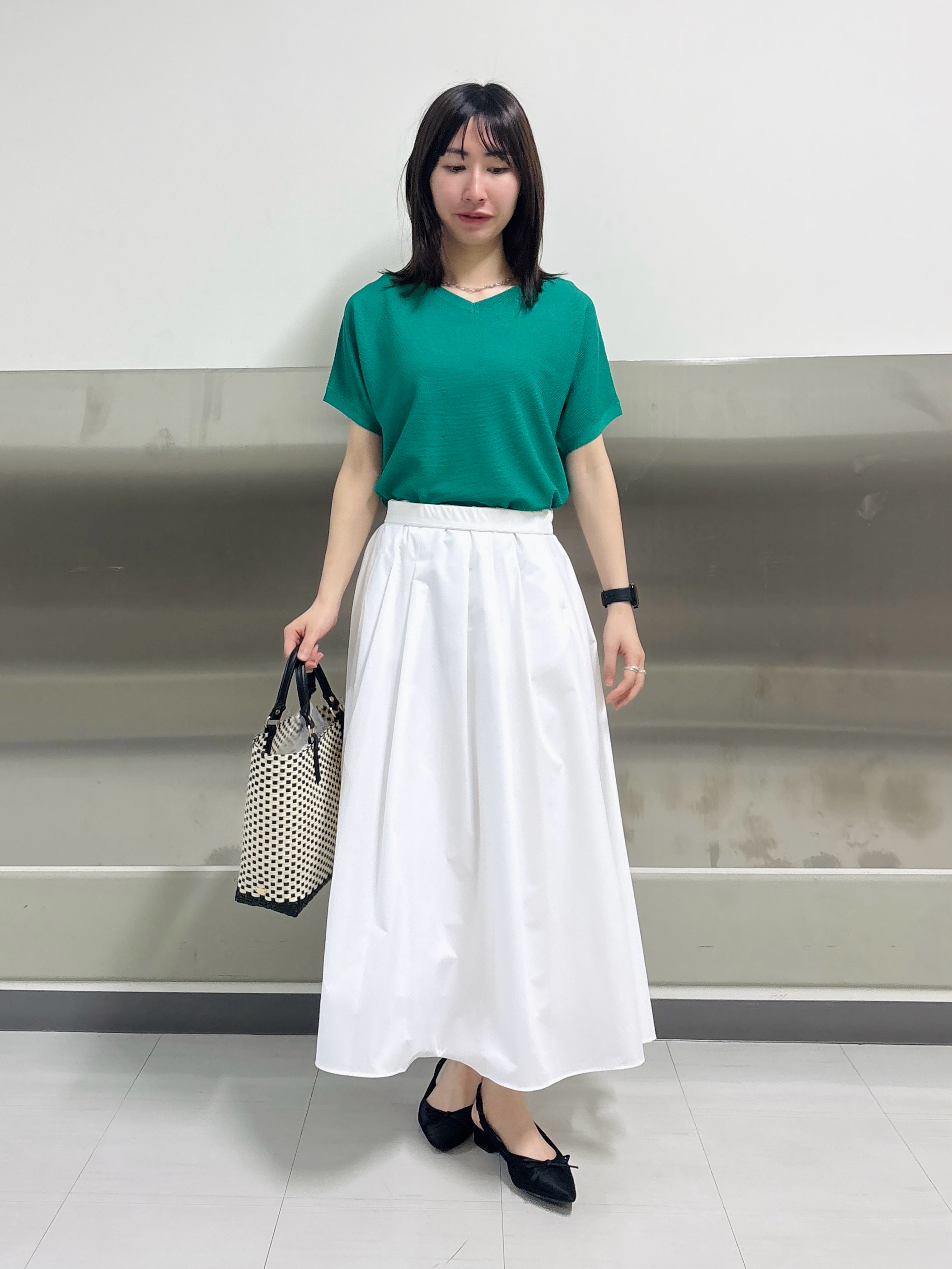 Yoshimiさんの「INDIVI｜【洗える】ガーター編みVネックニットT」を使ったコーディネート