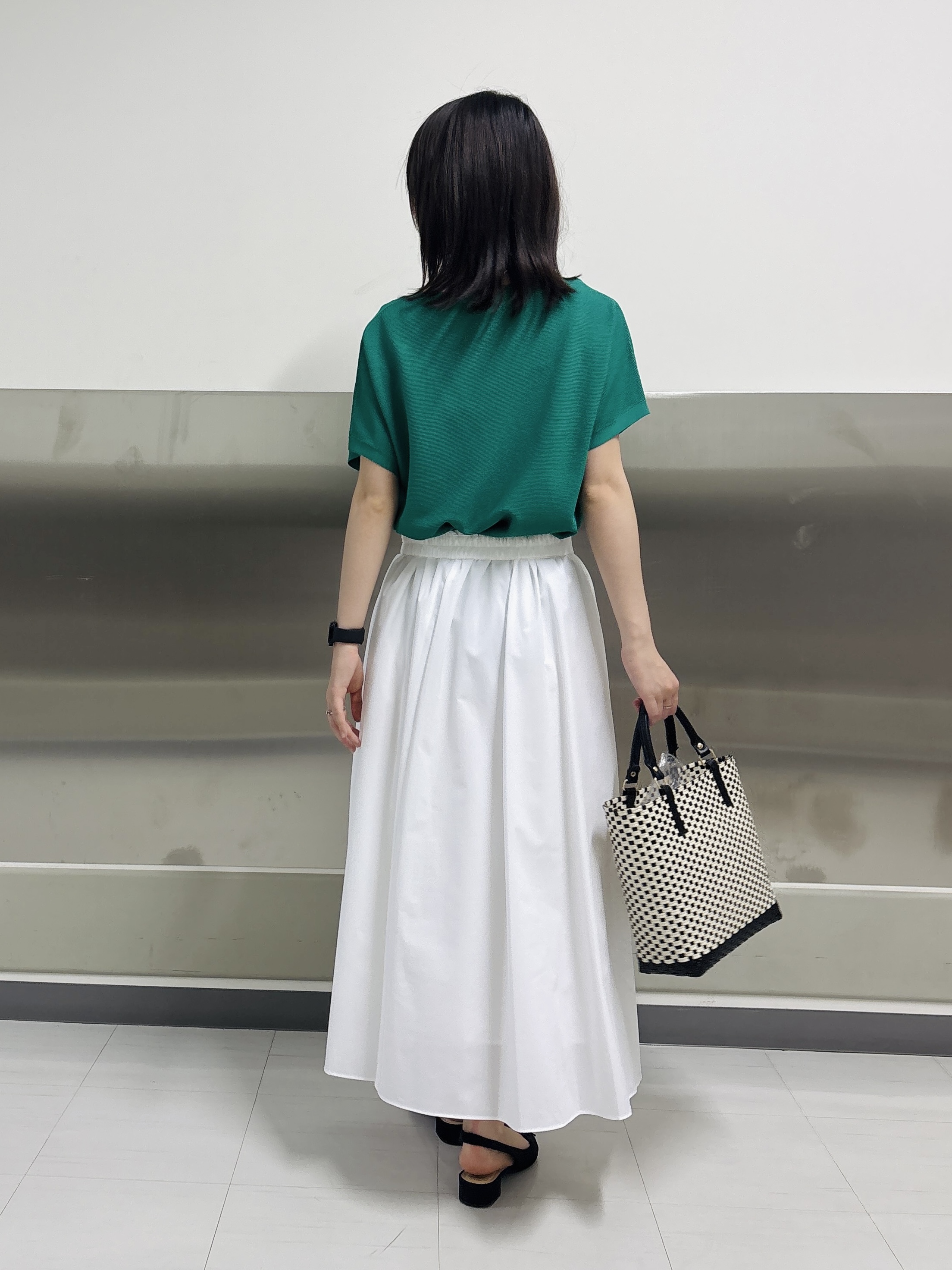 Yoshimiさんの「INDIVI｜【洗える】ガーター編みVネックニットT」を使ったコーディネート