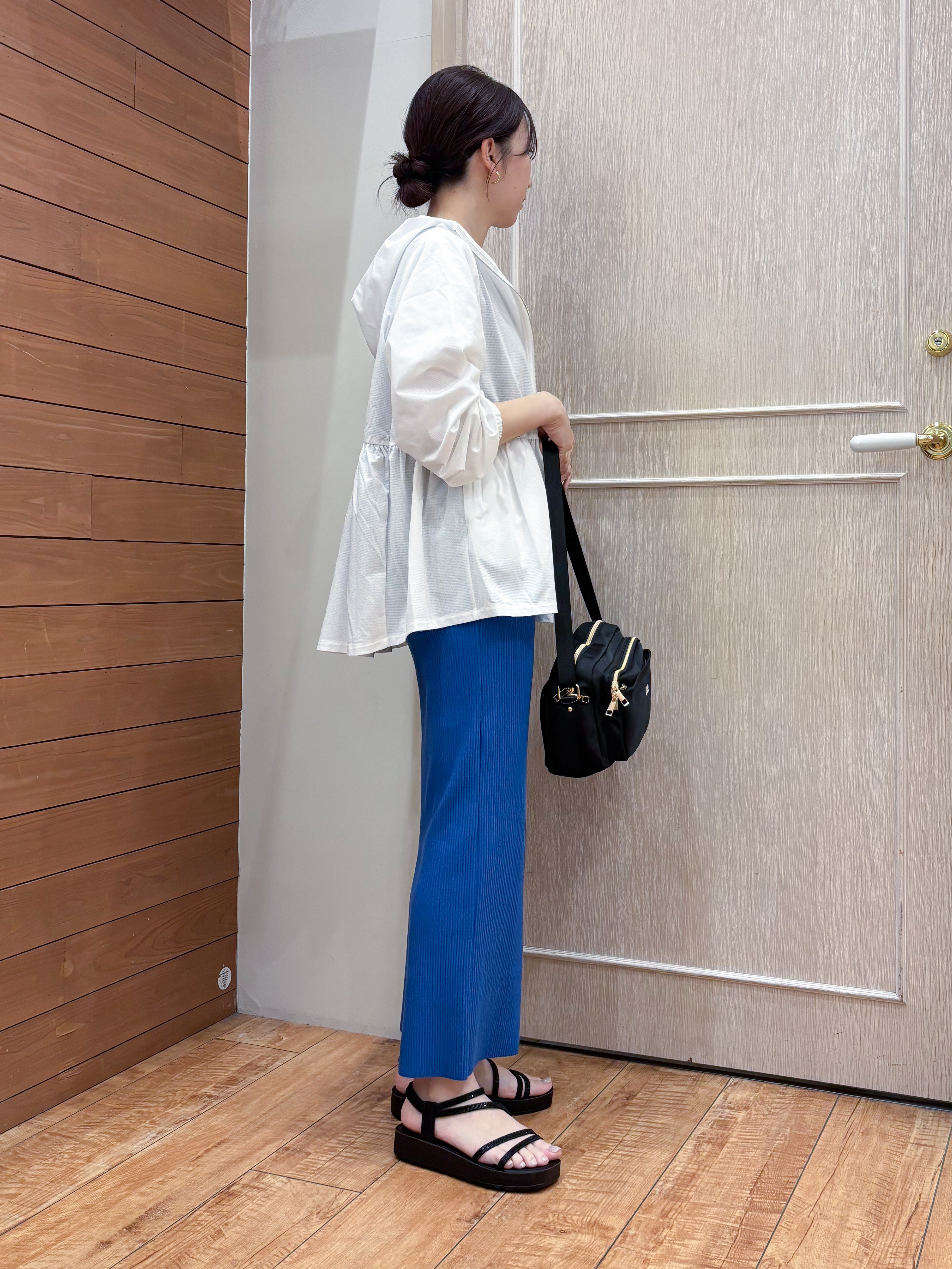 なみさんの「SHOO･LA･RUE｜【ひんやり/S-LL/体型カバー】ペプラムフリルとゴールドパーツが女性らしい UVパーカ」を使ったコーディネート