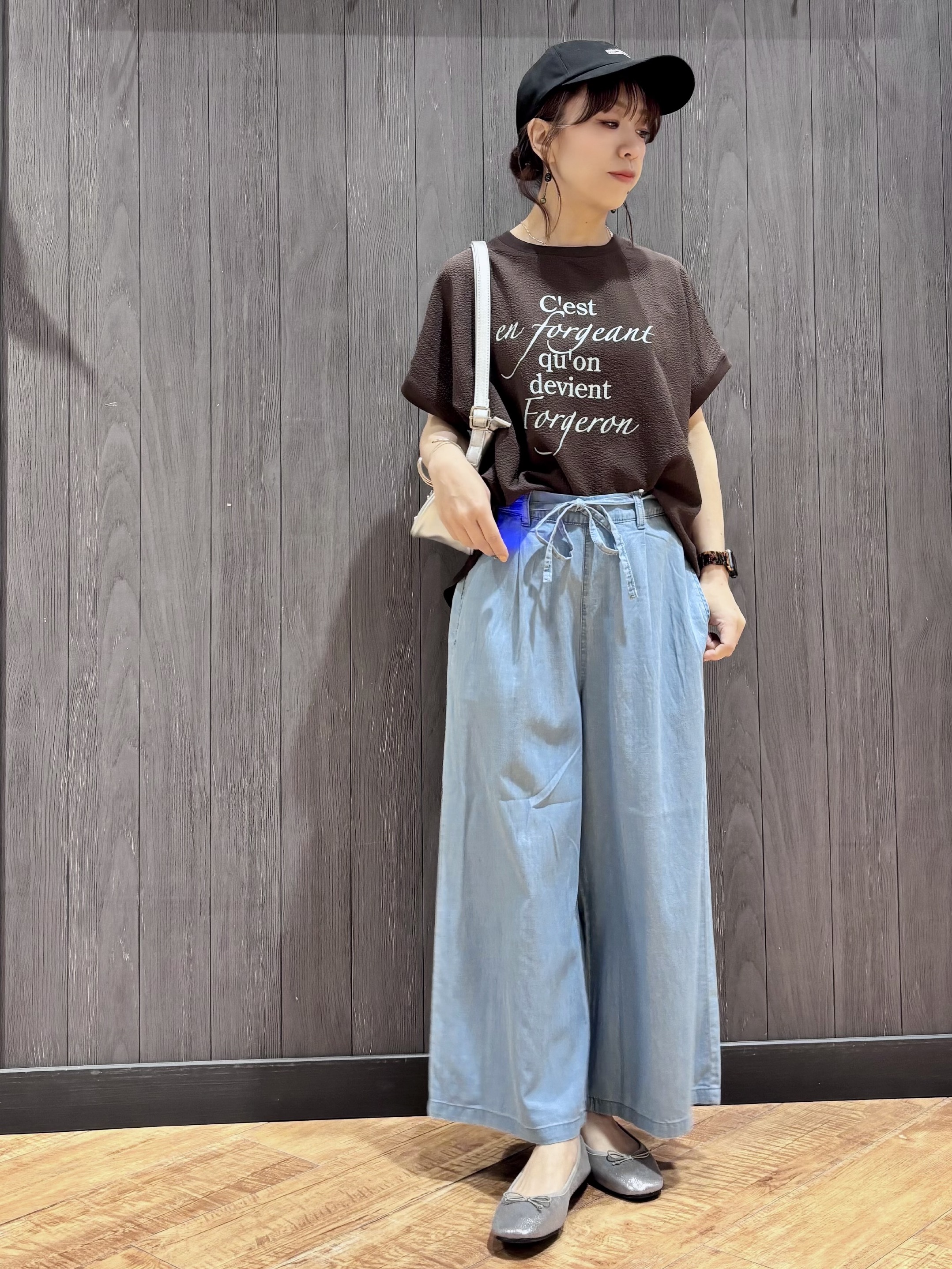 meiさんの「SHOO･LA･RUE｜【洗濯機可】ぽこぽこさらさら アソートTシャツ」を使ったコーディネート