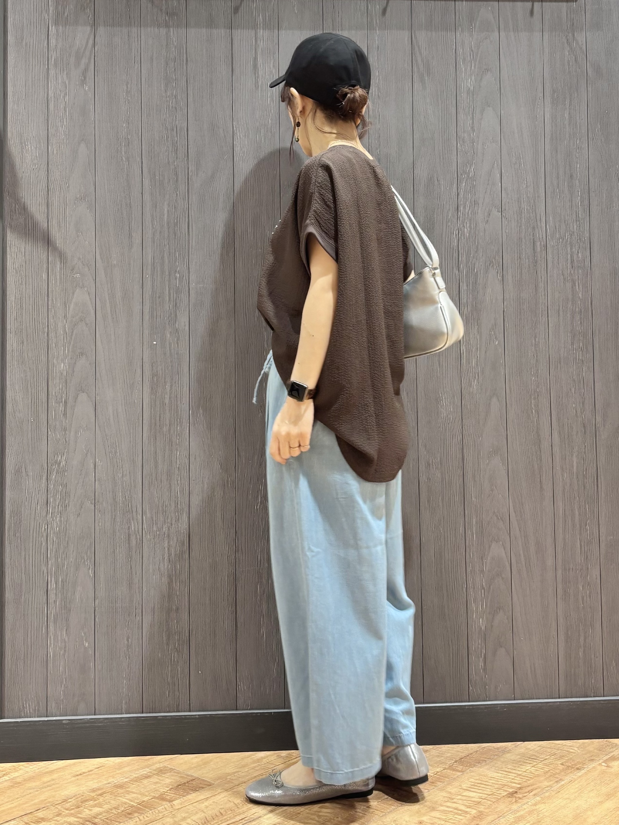 meiさんの「SHOO･LA･RUE｜【洗濯機可】ぽこぽこさらさら アソートTシャツ」を使ったコーディネート