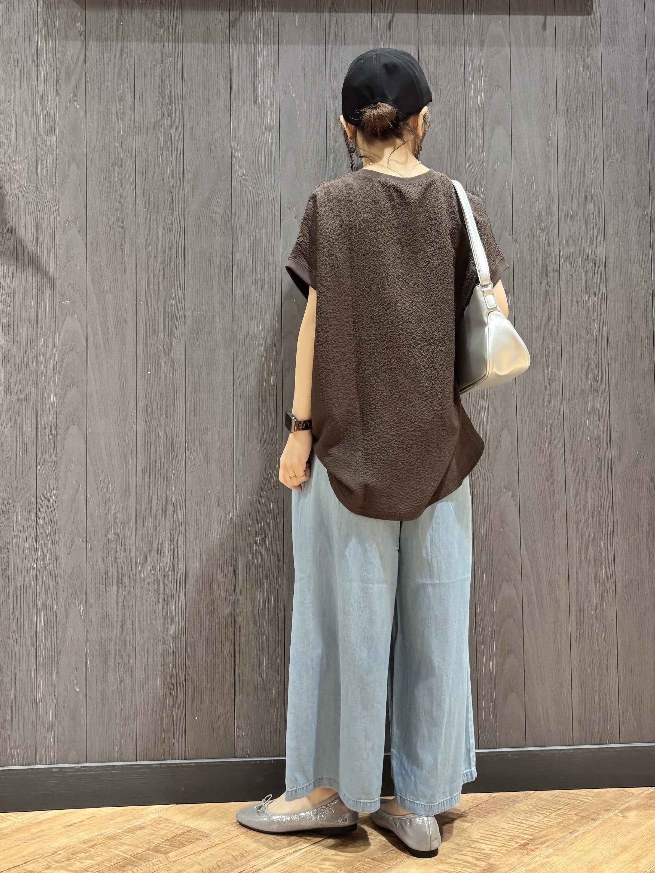 meiさんの「SHOO･LA･RUE｜【洗濯機可】ぽこぽこさらさら アソートTシャツ」を使ったコーディネート