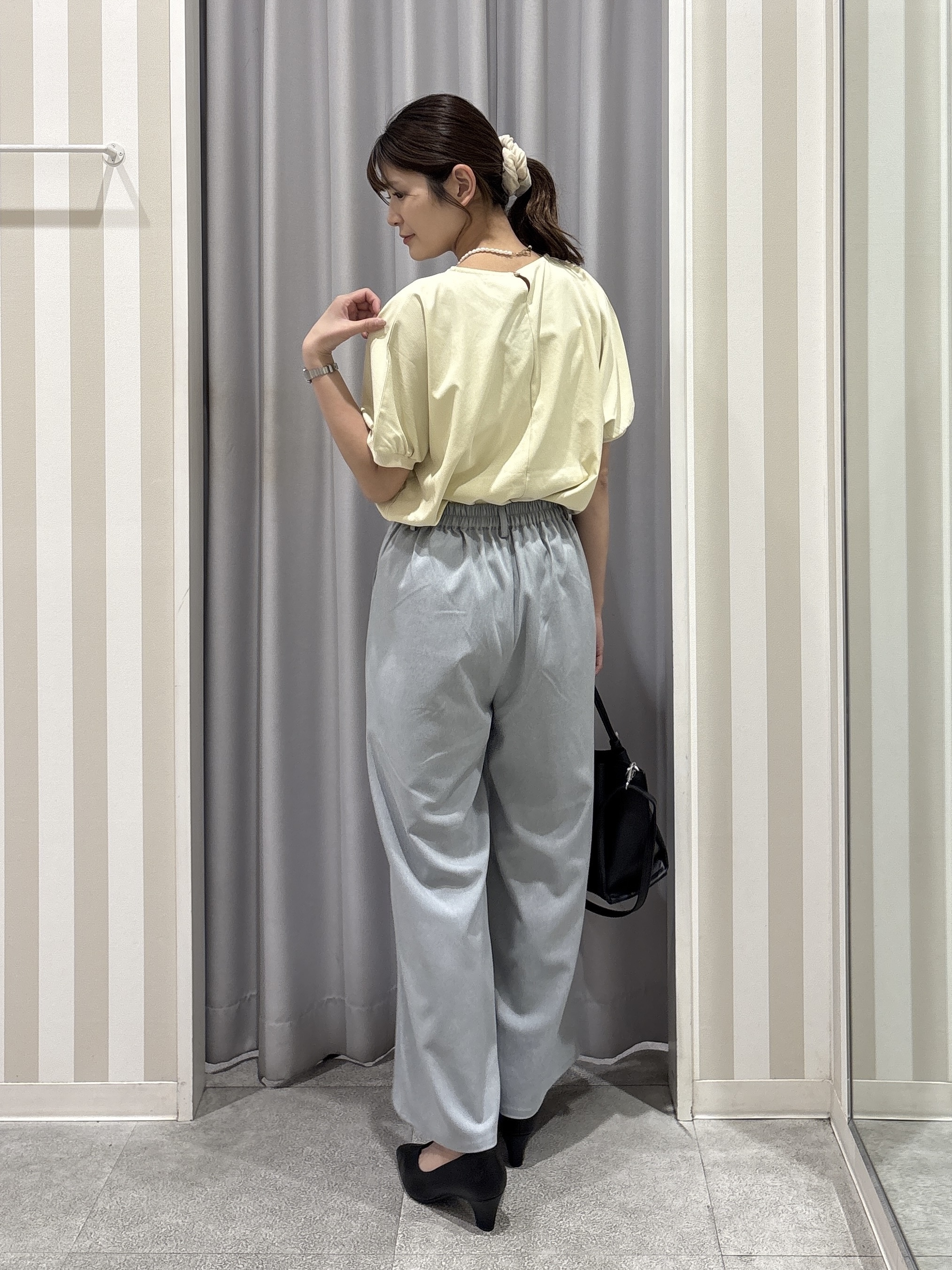 Rikaさんの「SHOO･LA･RUE｜【ひんやり/洗濯後しわになりにくい】インせず着られる さらっとタッチのドルマンブラウス」を使ったコーディネート