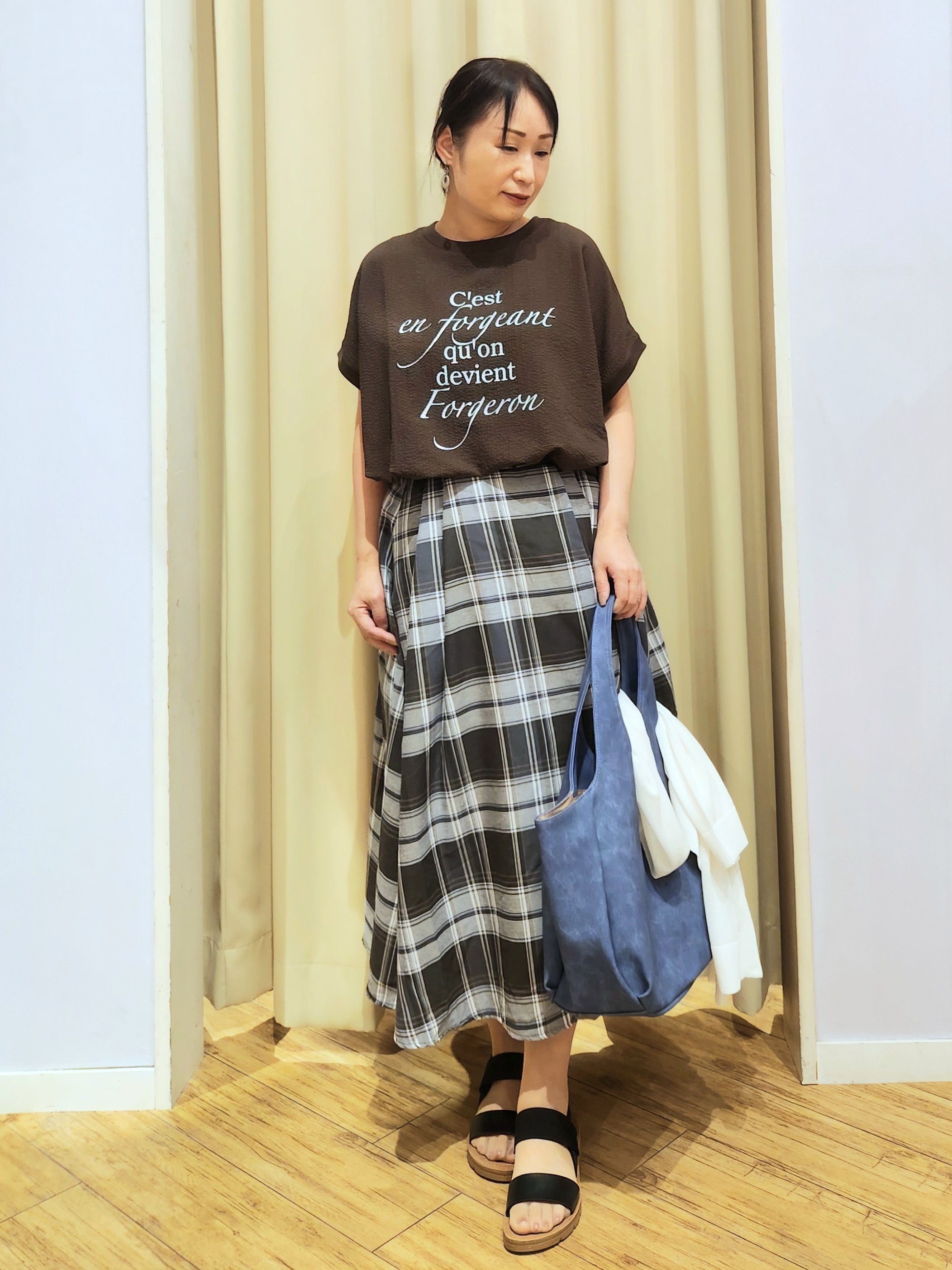 くまさんの「SHOO･LA･RUE｜【ひんやり/洗濯機可/S-LL】オンにもオフにも マルチに使えるボタンレスカーディガン」を使ったコーディネート