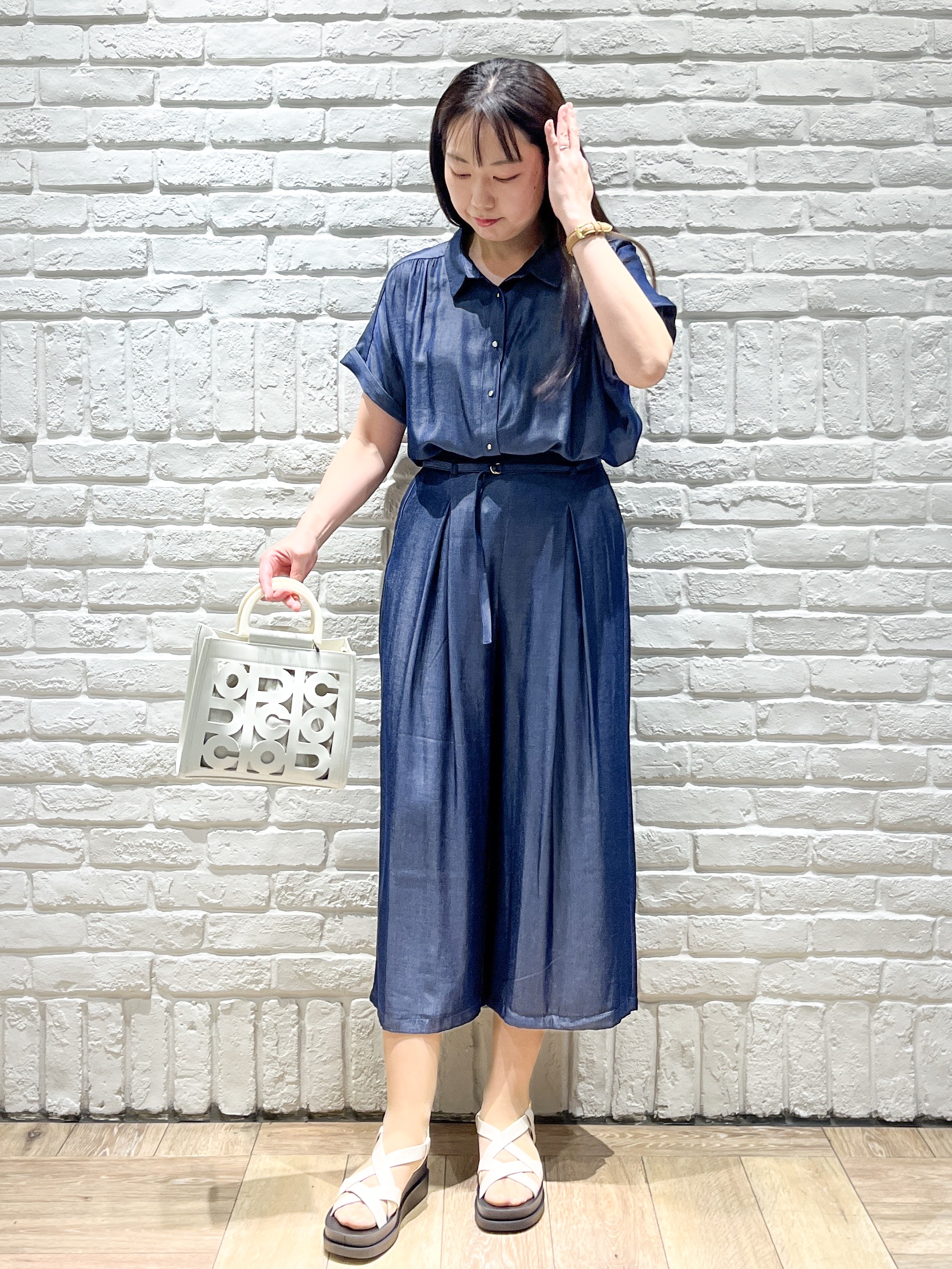 erinaさんの「index｜【UVケア／接触冷感／吸水速乾】シャンブレーターンバックシャツ《洗濯機OK》」を使ったコーディネート