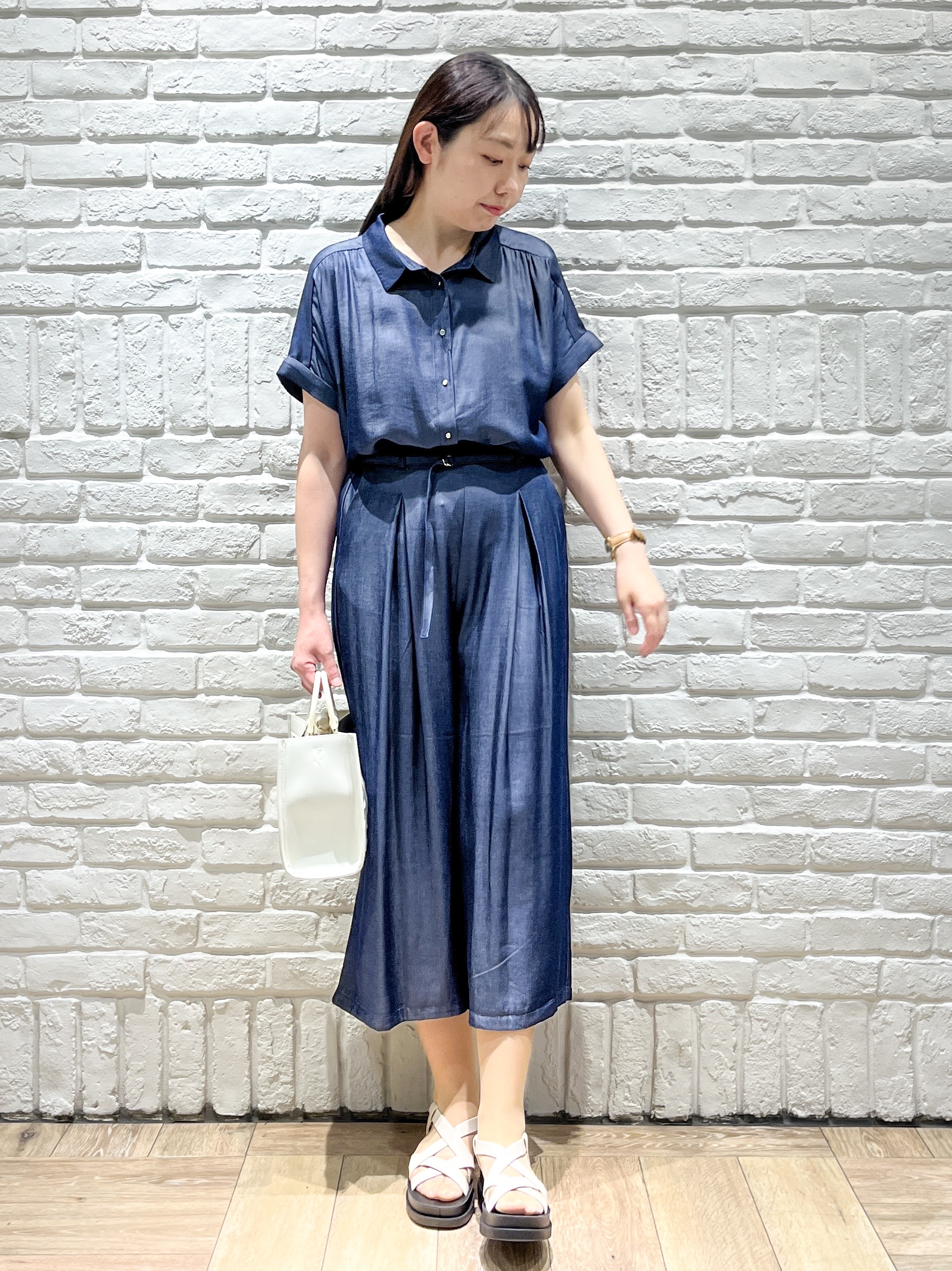 erinaさんの「index｜【UVケア／接触冷感／吸水速乾】シャンブレーターンバックシャツ《洗濯機OK》」を使ったコーディネート