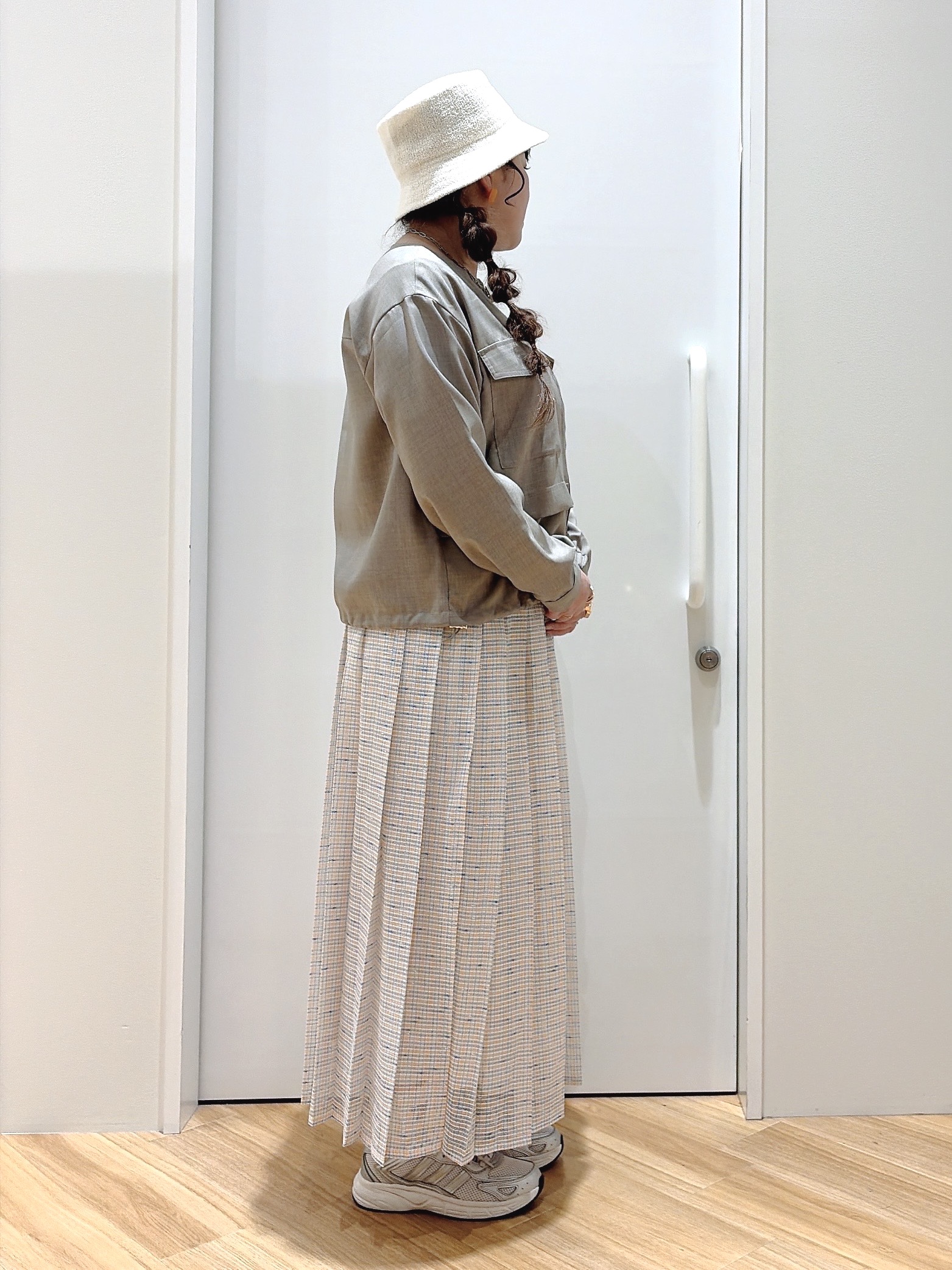 テトさんの「grove｜【貴島明日香さん着用・洗える】麻調ノーカラーブルゾン」を使ったコーディネート