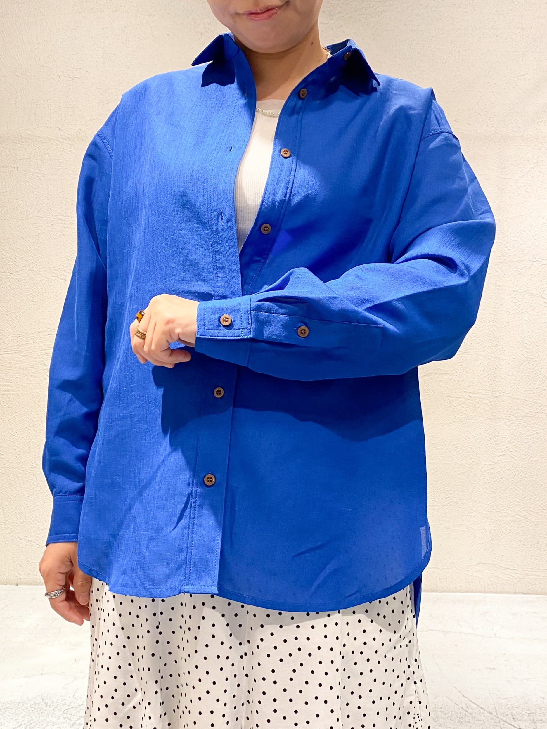 ばっちょさんの「grove｜【洗濯機OK・ひんやり】朝晩の気温差に◎軽やかシアーシャツ」を使ったコーディネート