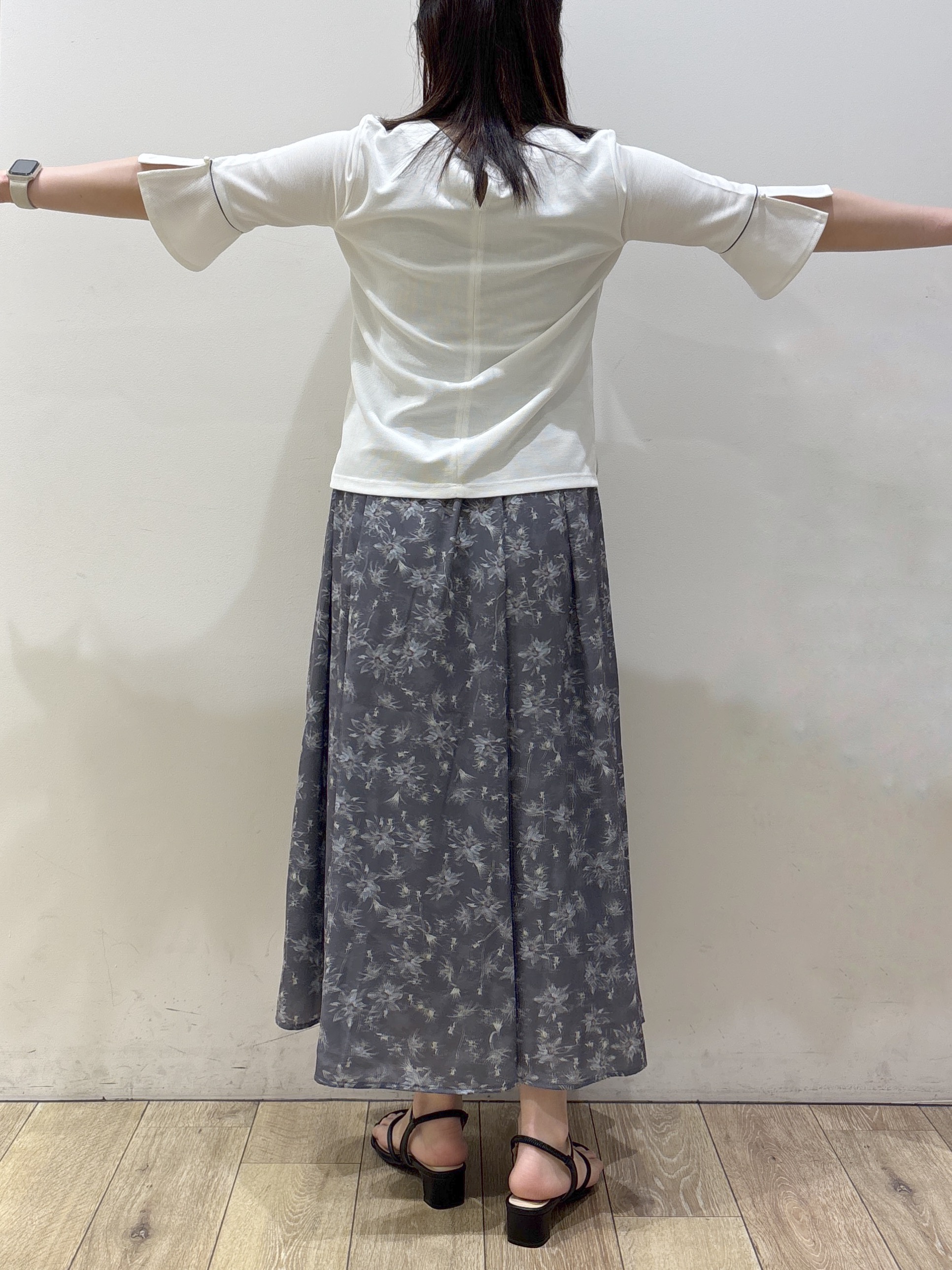 mameさんの「index｜【接触冷感／UVケア】フレアスリーブバイカラートップス《洗濯機OK》」を使ったコーディネート