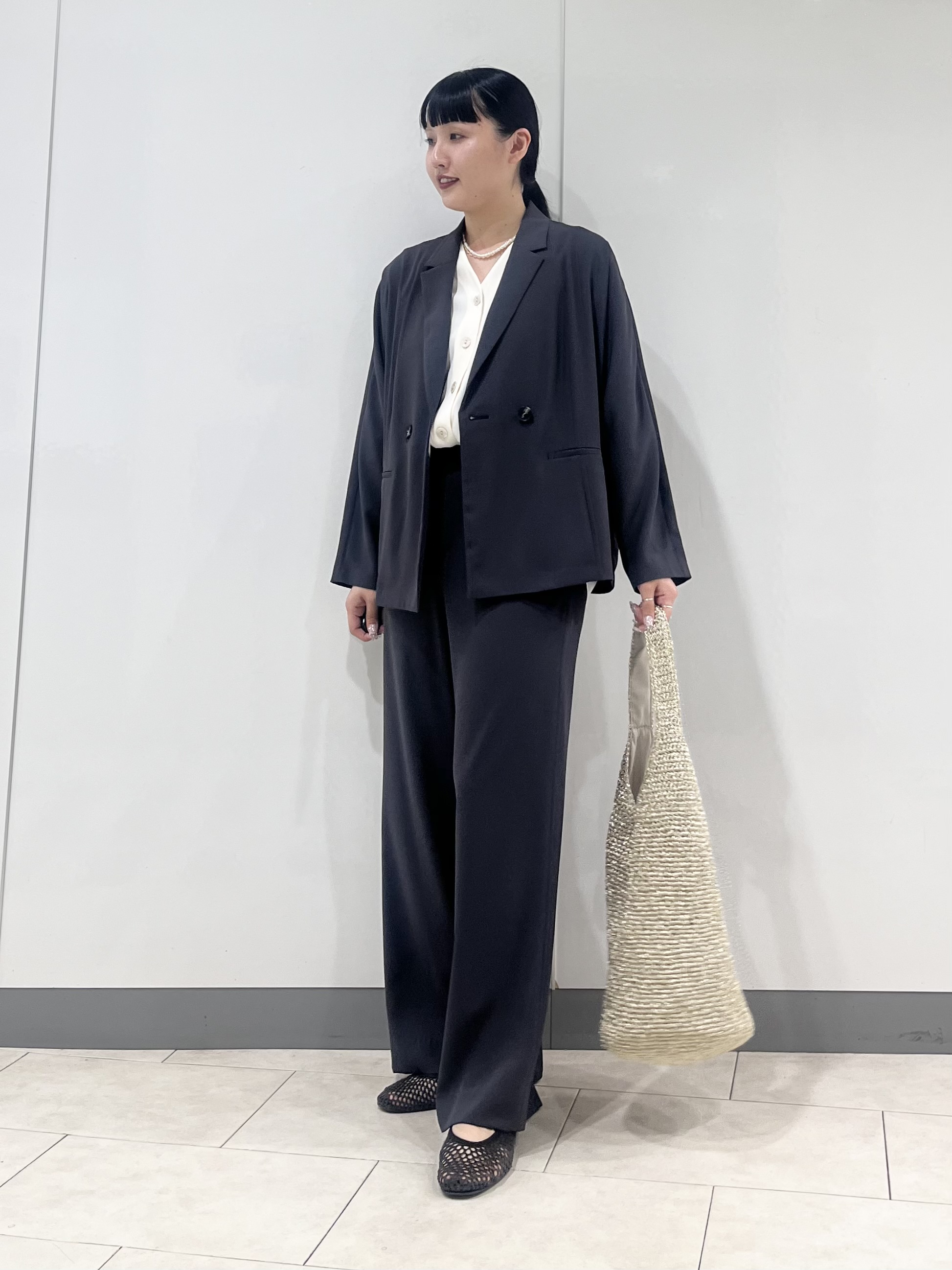 hasuさんの「INDIVI｜【さらに軽く軽快！／着る日傘】ドルマンダブルジャケット」を使ったコーディネート
