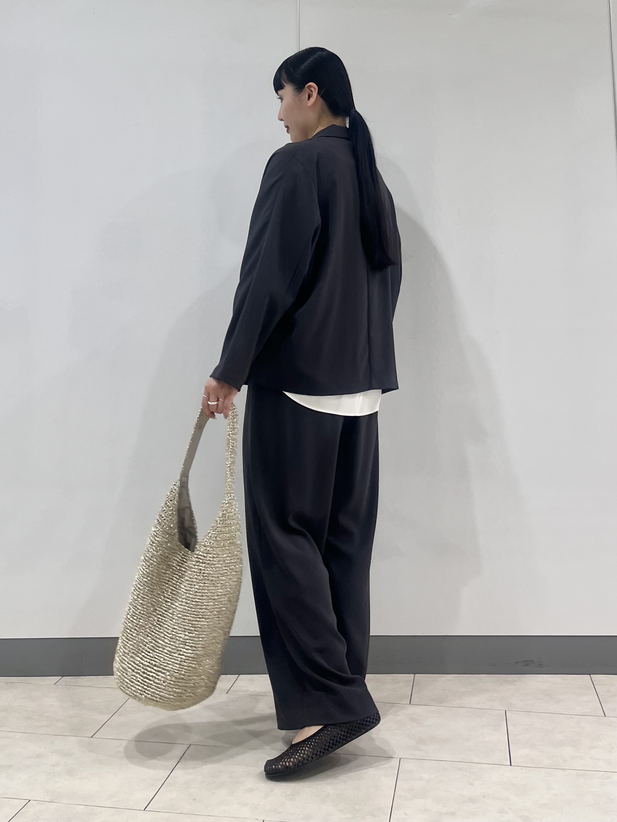 hasuさんの「INDIVI｜【さらに軽く軽快！／着る日傘】ドルマンダブルジャケット」を使ったコーディネート