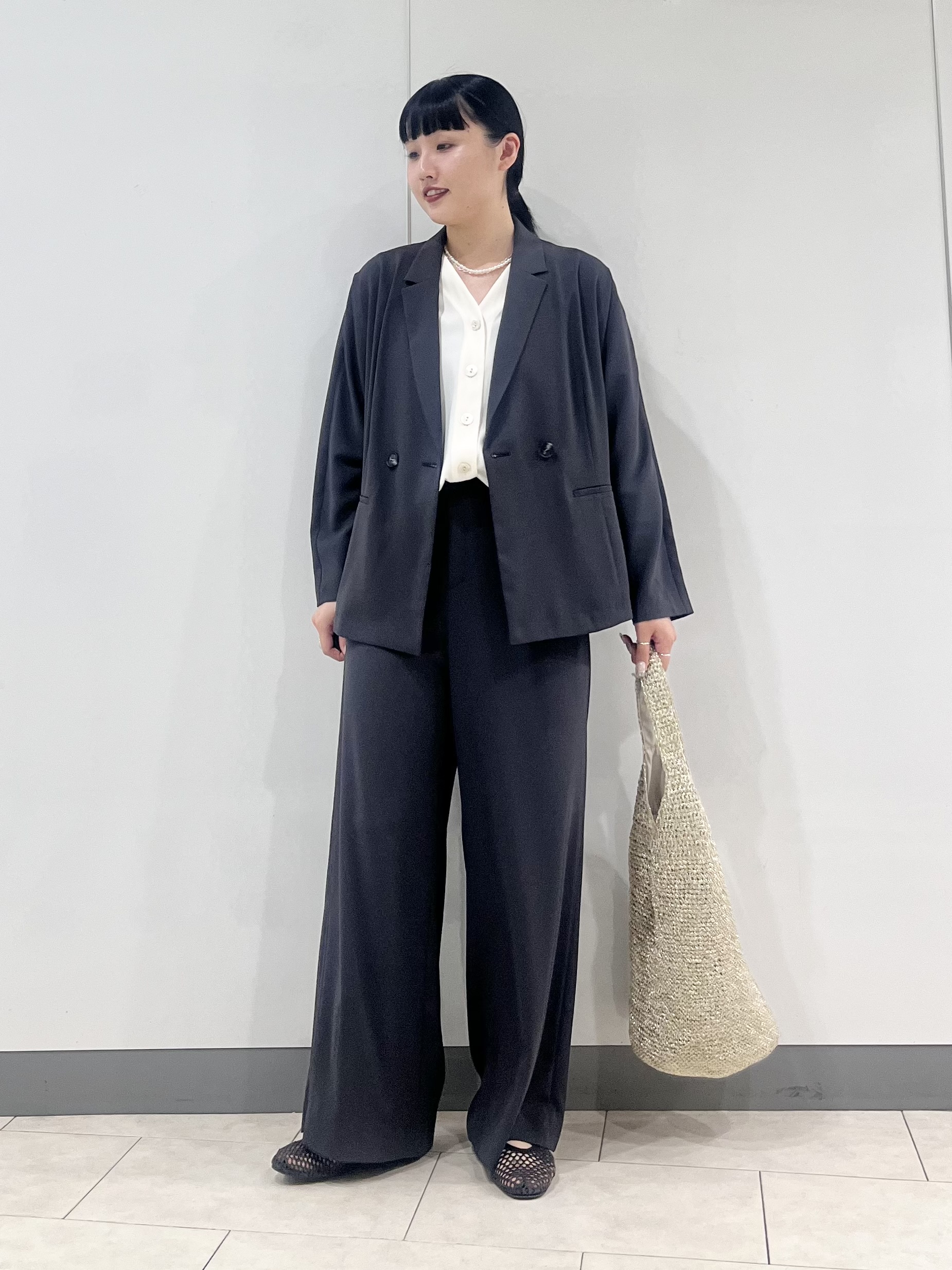 hasuさんの「INDIVI｜【さらに軽く軽快！／着る日傘】ドルマンダブルジャケット」を使ったコーディネート