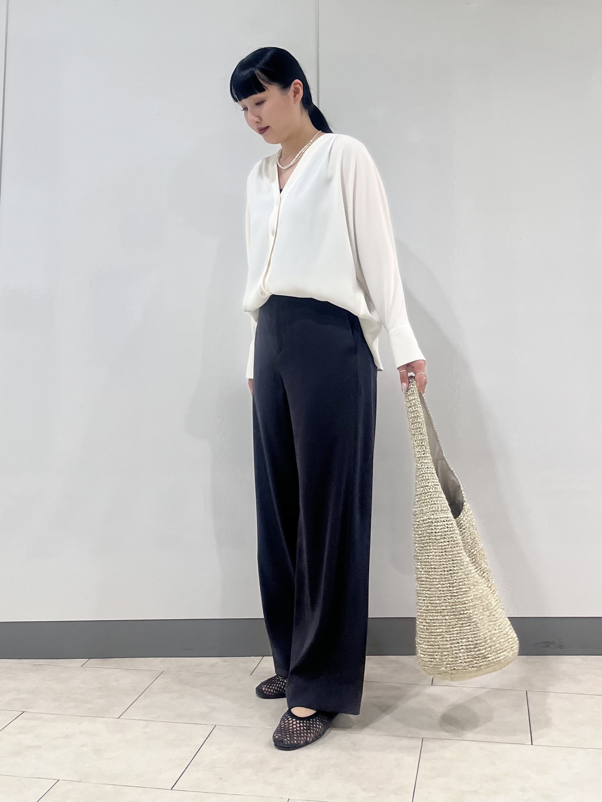 hasuさんの「INDIVI｜【さらに軽く軽快！／着る日傘】ドルマンダブルジャケット」を使ったコーディネート