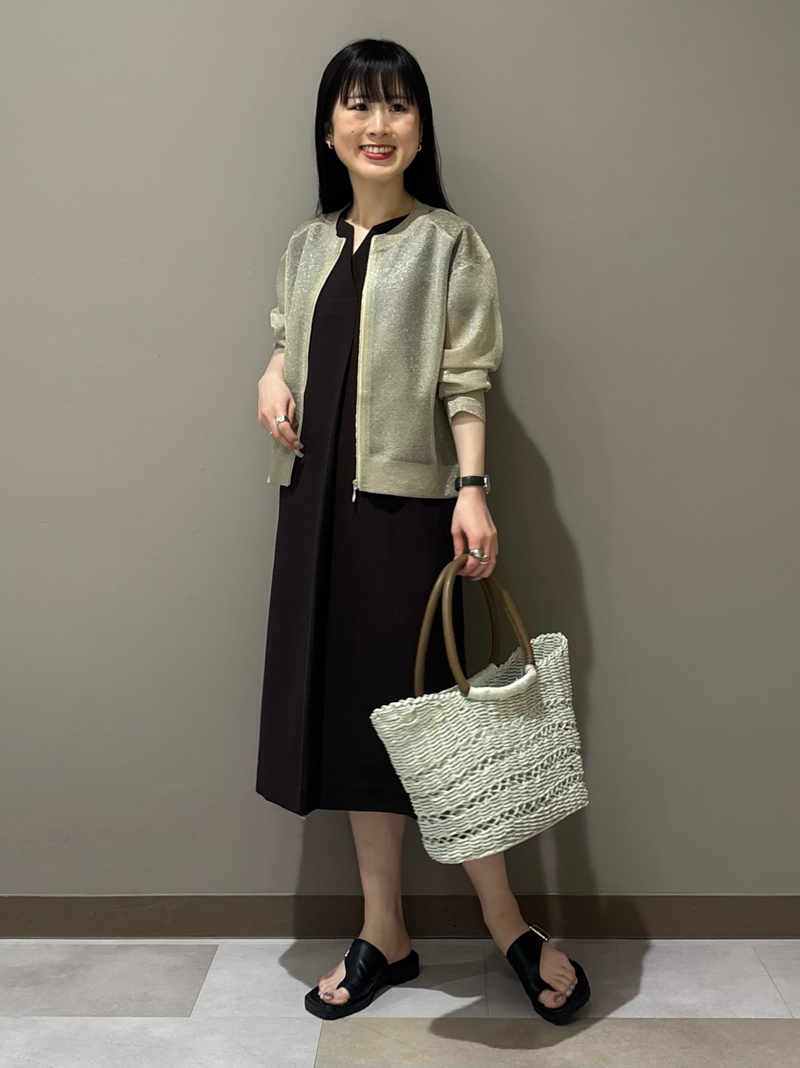 KEIKOさんの「INDIVI｜【洗える／シアーラメ】ブルゾン風ジップアップニットカーディガン」を使ったコーディネート