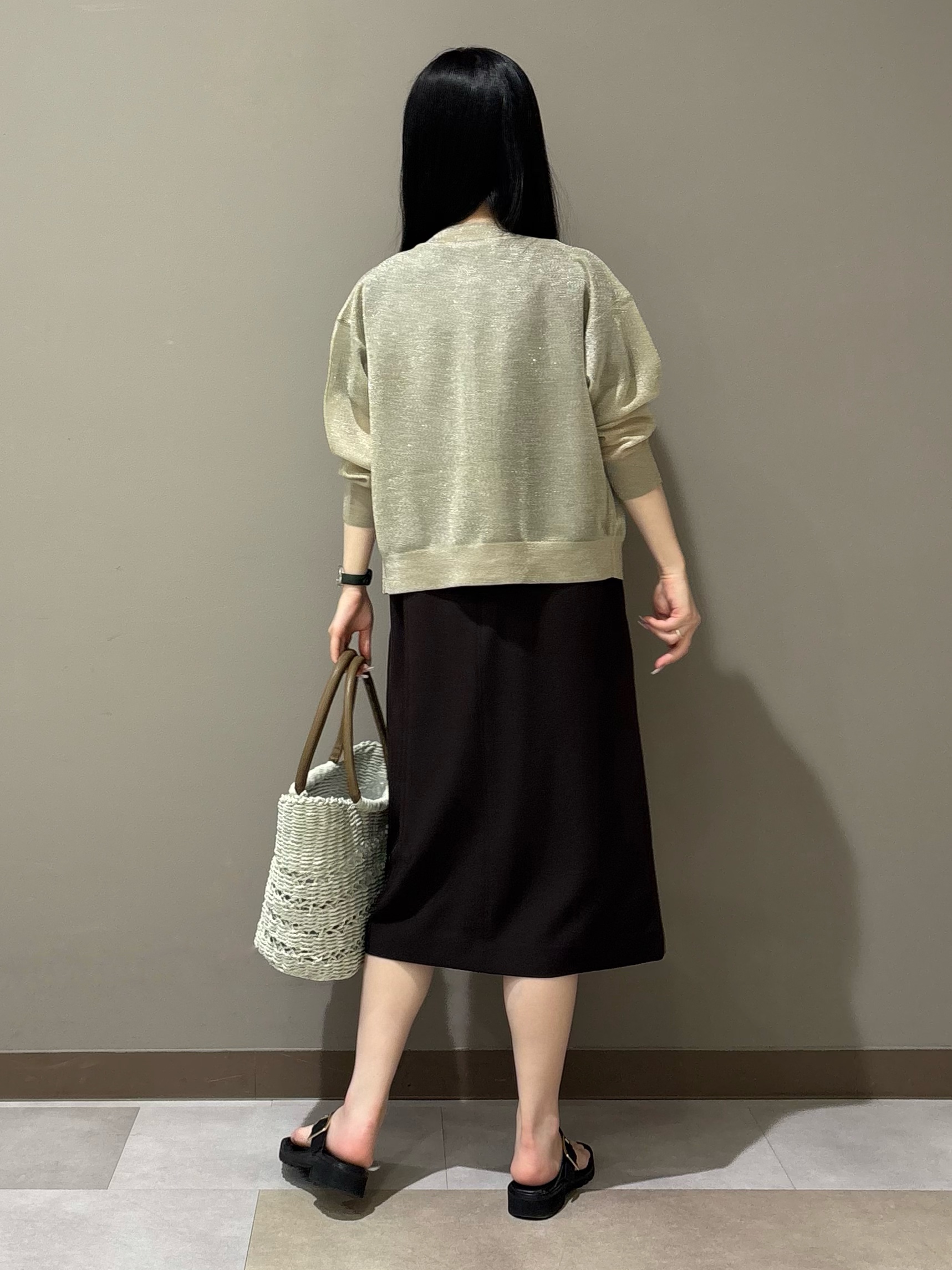 KEIKOさんの「INDIVI｜【洗える／シアーラメ】ブルゾン風ジップアップニットカーディガン」を使ったコーディネート