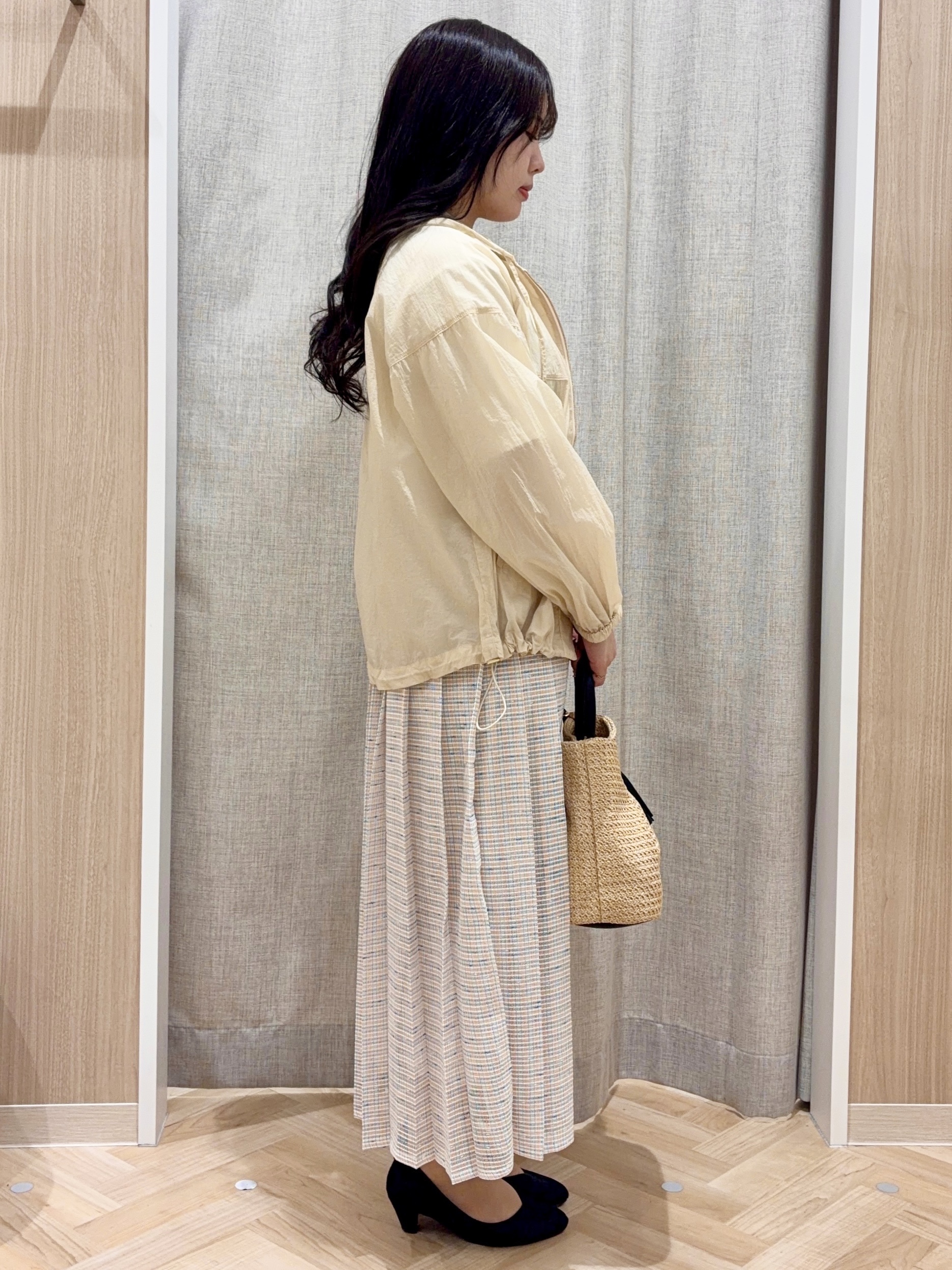 minamiさんの「grove｜【洗濯機OK】朝晩の気温差に◎軽やかシアーナイロンフーディブルゾン」を使ったコーディネート