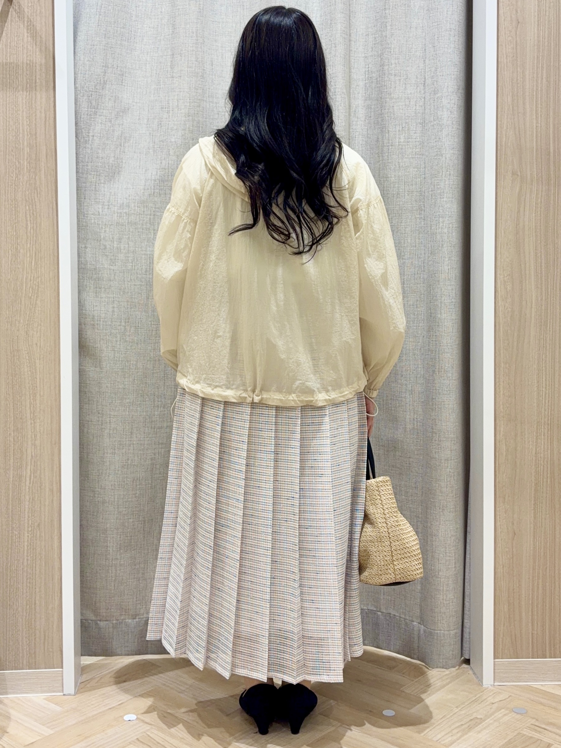 minamiさんの「grove｜【洗濯機OK】朝晩の気温差に◎軽やかシアーナイロンフーディブルゾン」を使ったコーディネート