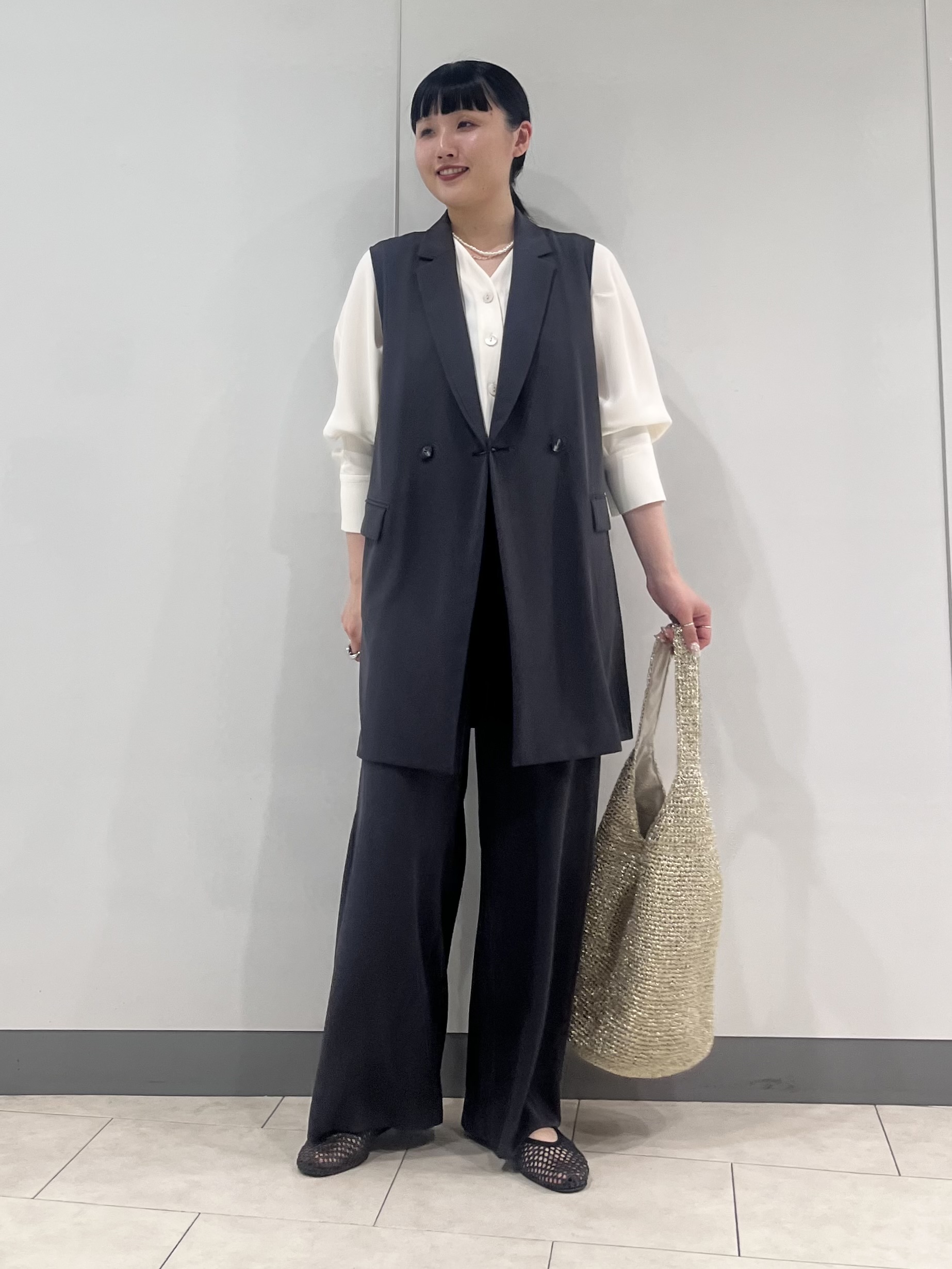 hasuさんの「INDIVI｜【さらに軽く軽快！／着る日傘】颯爽ジレジャケット」を使ったコーディネート