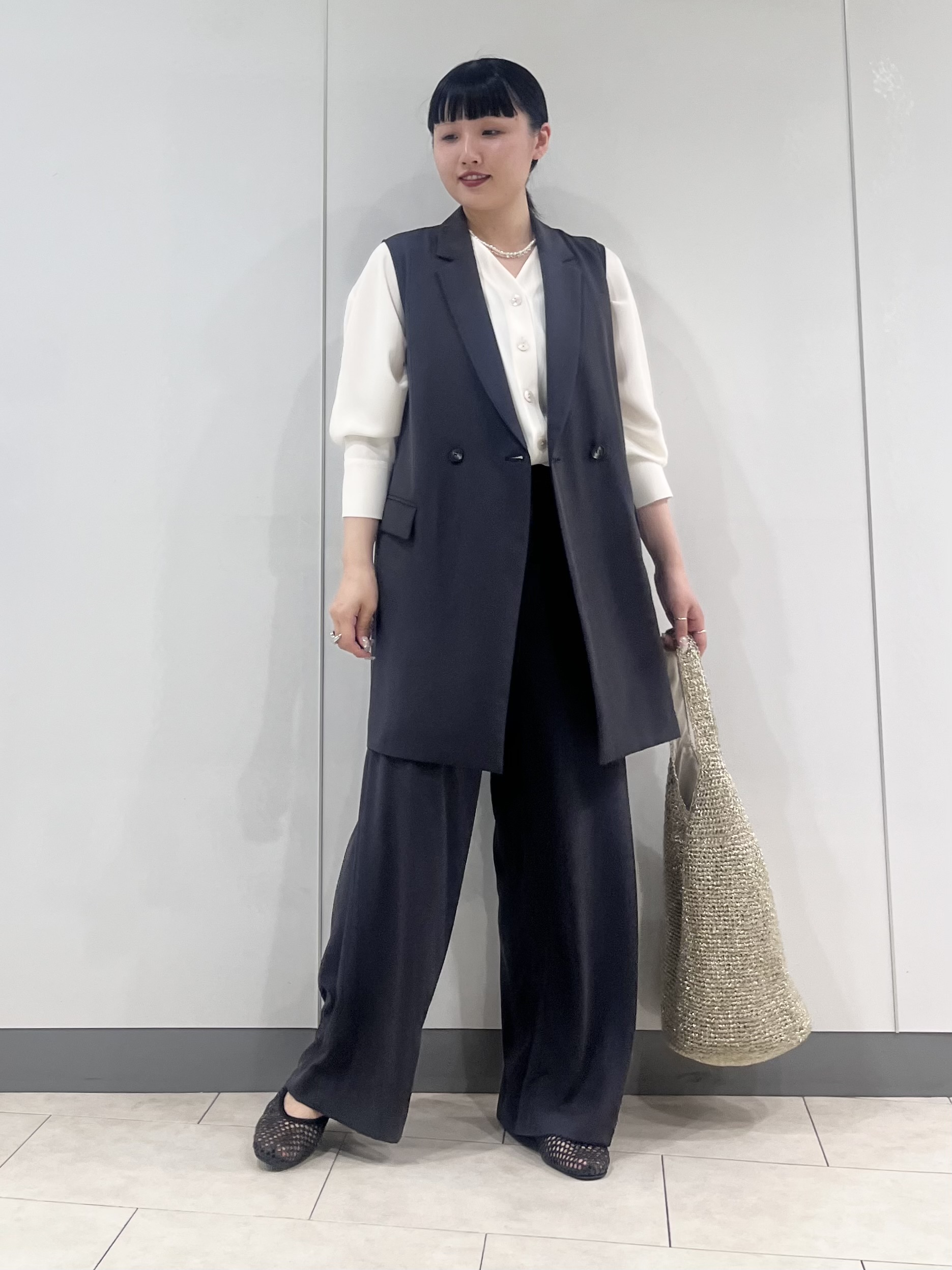 hasuさんの「INDIVI｜【さらに軽く軽快！／着る日傘】颯爽ジレジャケット」を使ったコーディネート