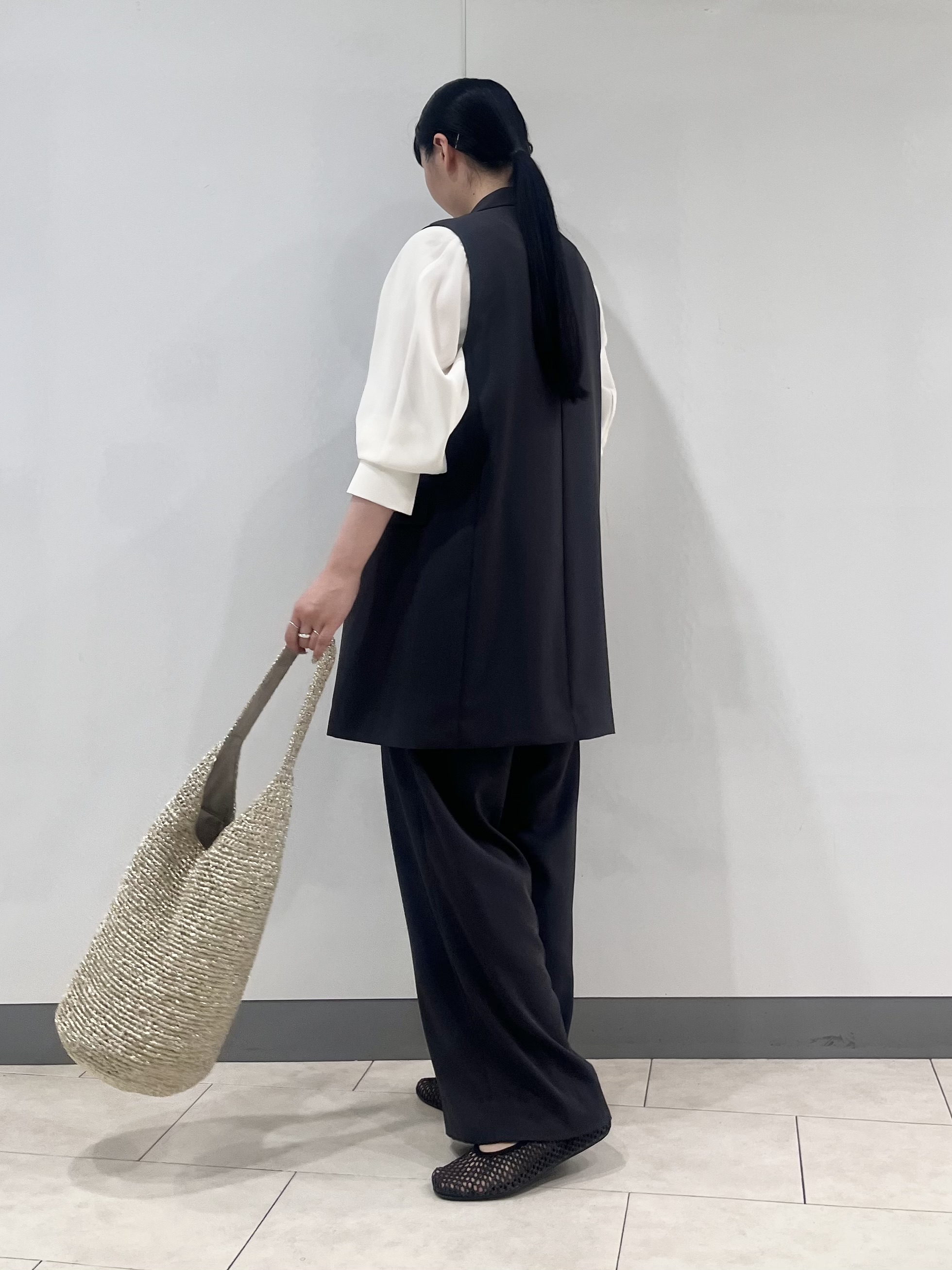 hasuさんの「INDIVI｜【さらに軽く軽快！／着る日傘】颯爽ジレジャケット」を使ったコーディネート