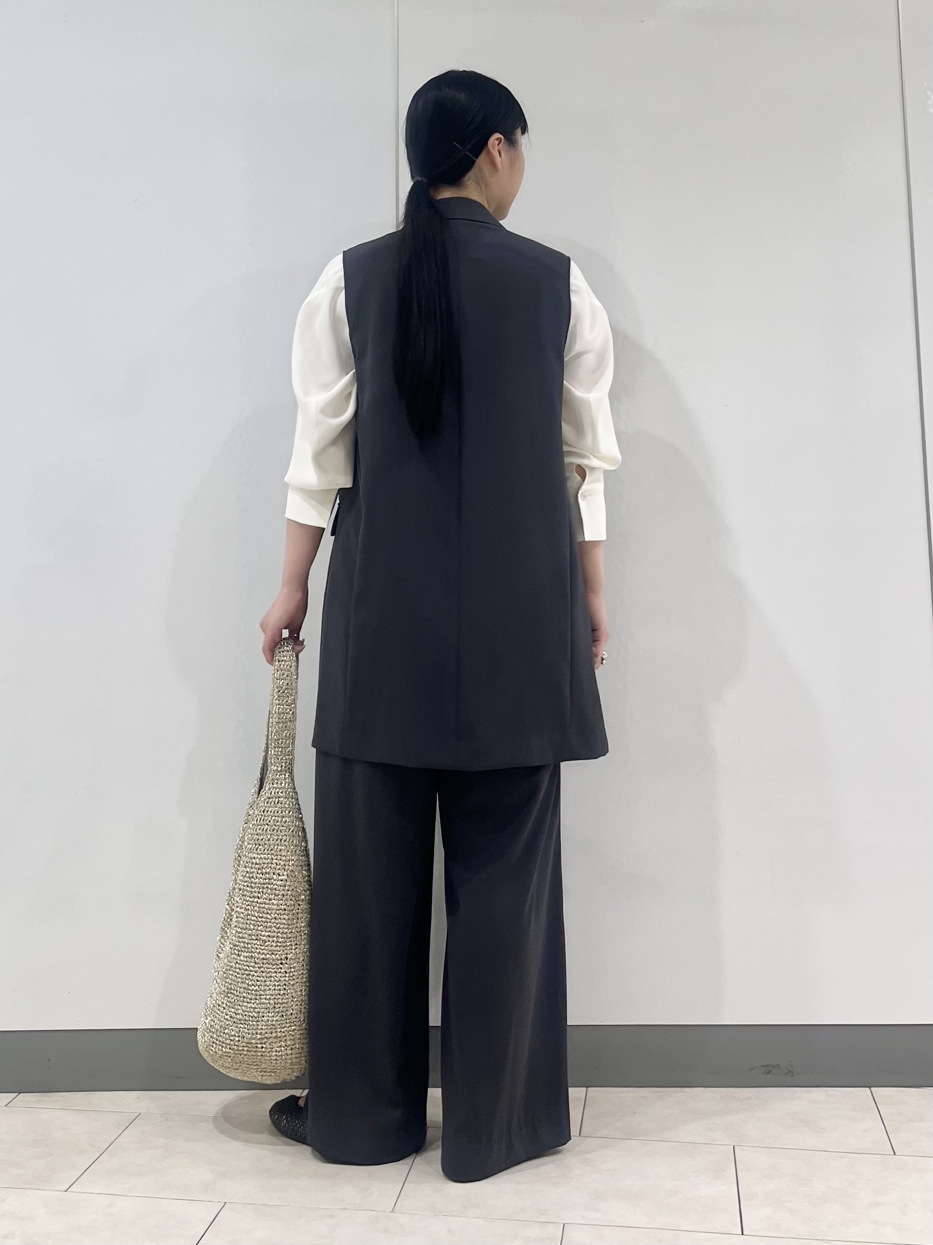 hasuさんの「INDIVI｜【さらに軽く軽快！／着る日傘】颯爽ジレジャケット」を使ったコーディネート