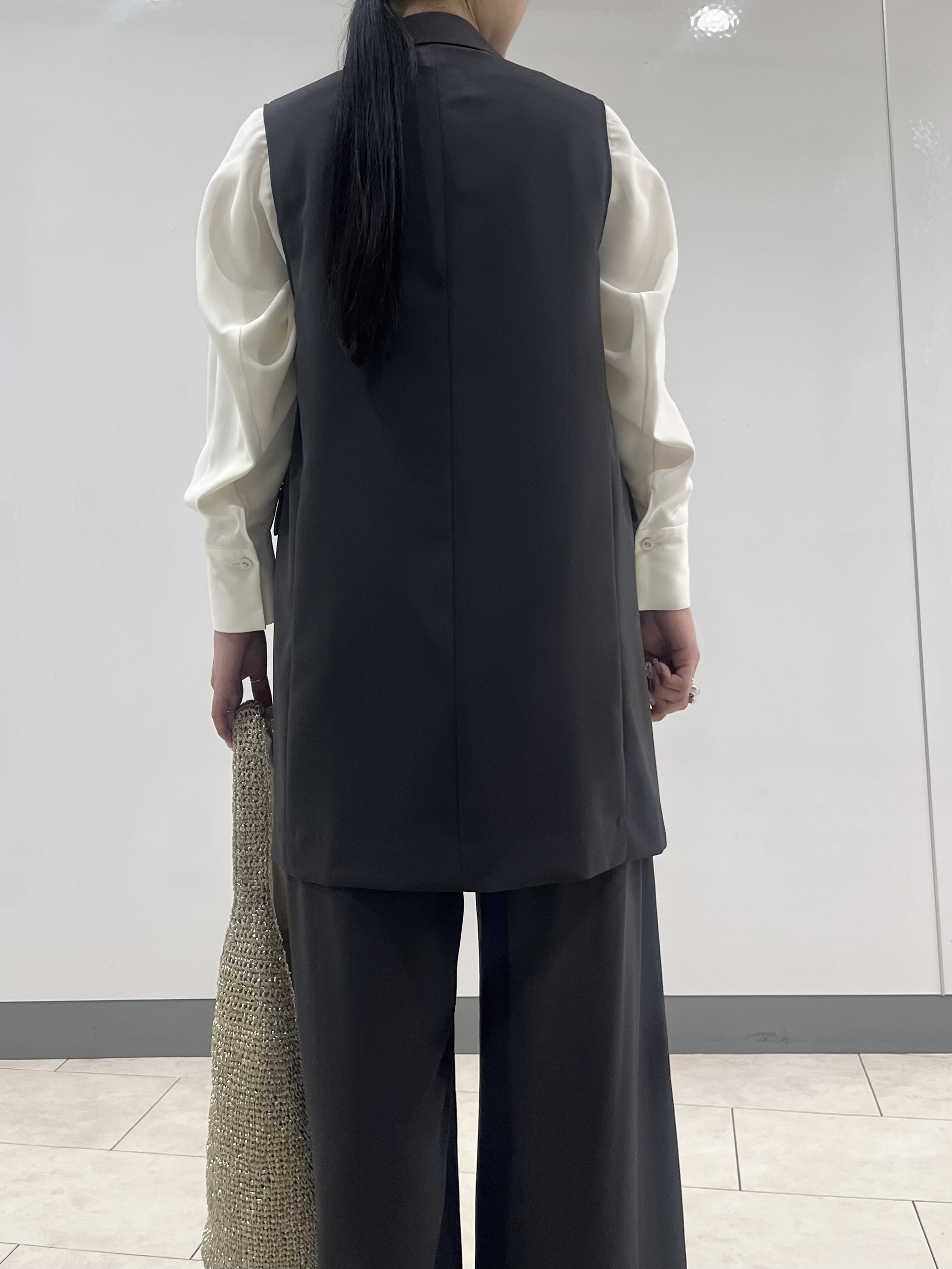 hasuさんの「INDIVI｜【さらに軽く軽快！／着る日傘】颯爽ジレジャケット」を使ったコーディネート