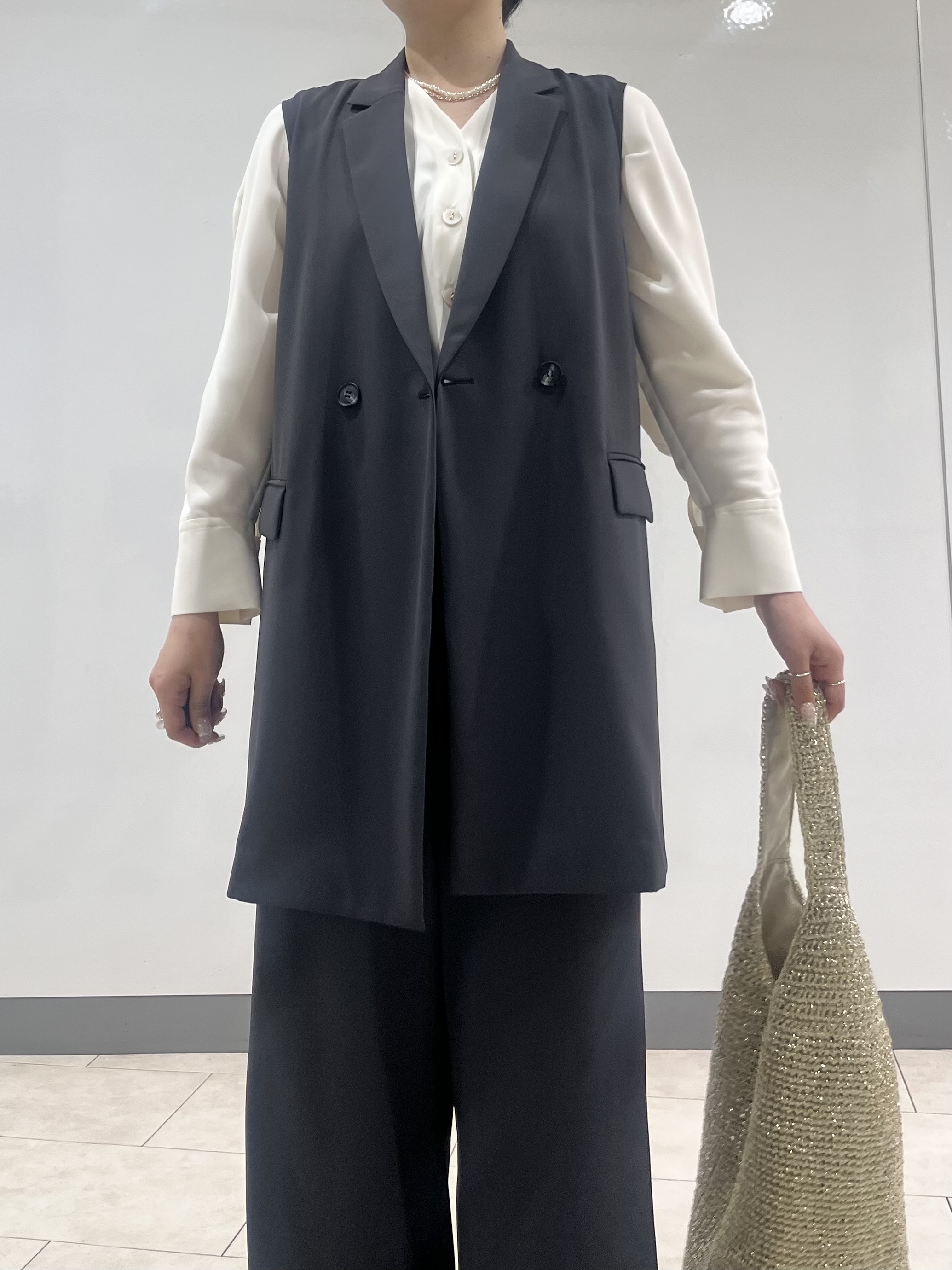hasuさんの「INDIVI｜【さらに軽く軽快！／着る日傘】颯爽ジレジャケット」を使ったコーディネート