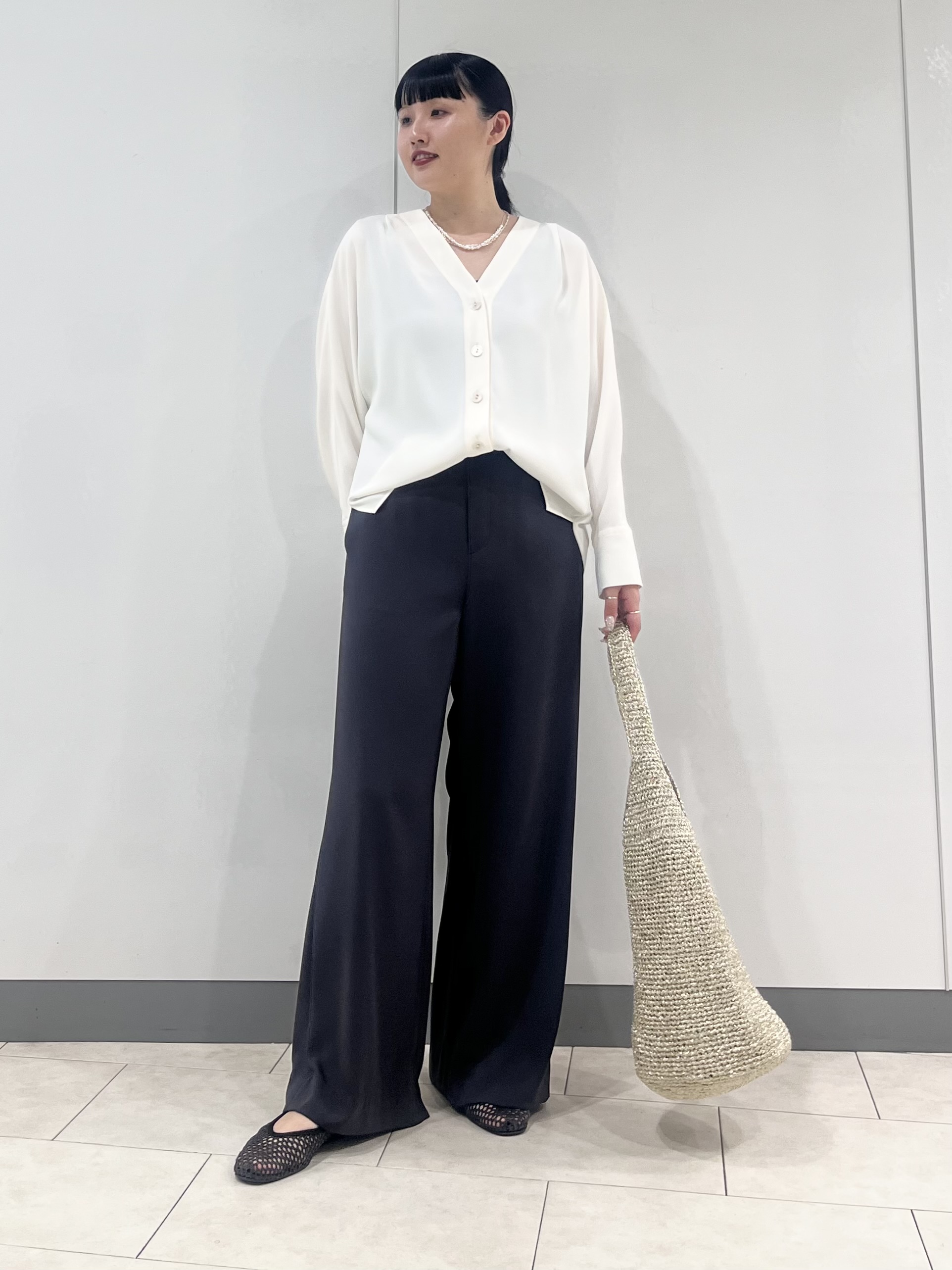 hasuさんの「INDIVI｜【さらに軽く軽快！／着る日傘】ノーカラージャケット」を使ったコーディネート