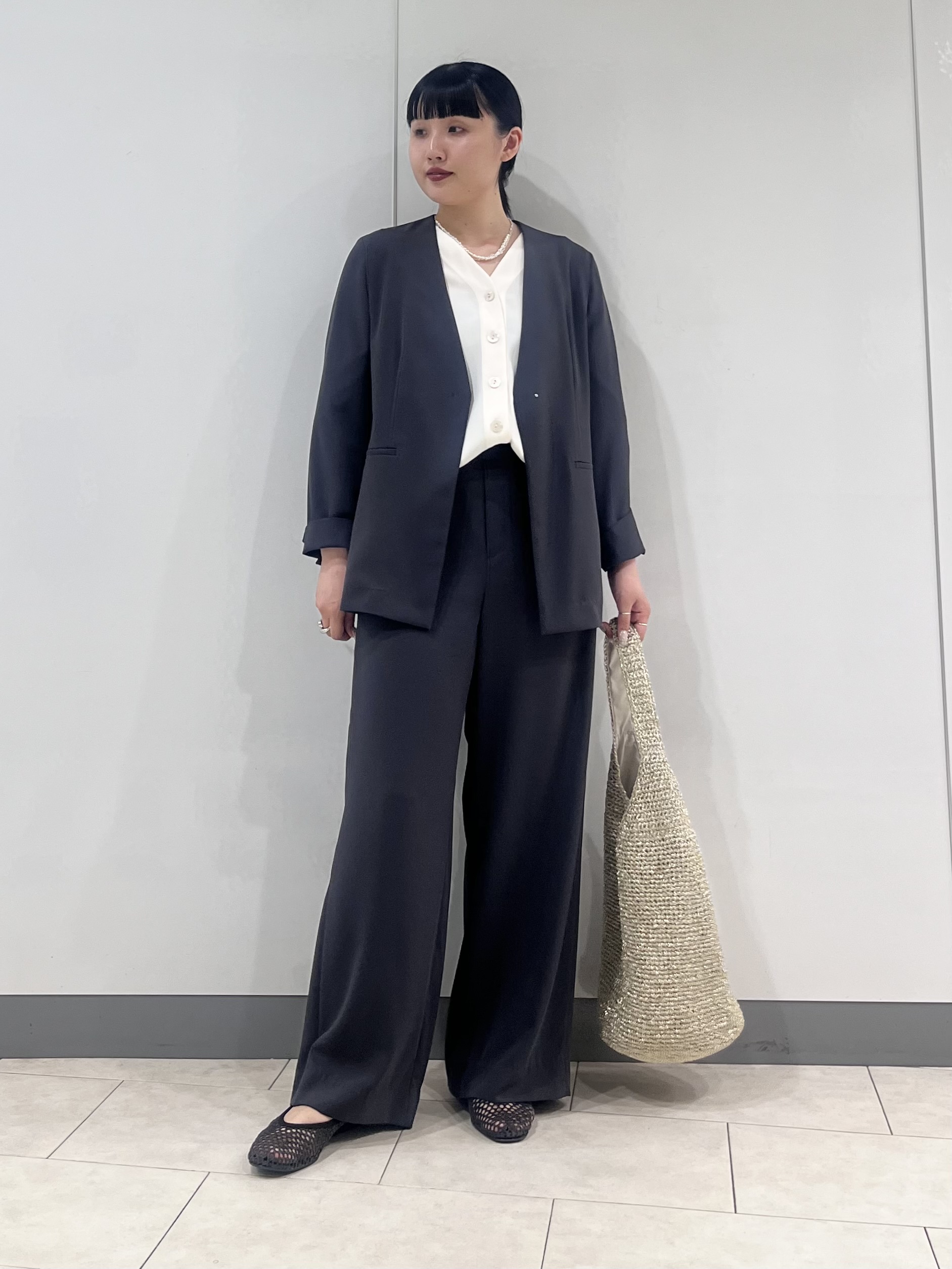 hasuさんの「INDIVI｜【さらに軽く軽快！／着る日傘】ノーカラージャケット」を使ったコーディネート