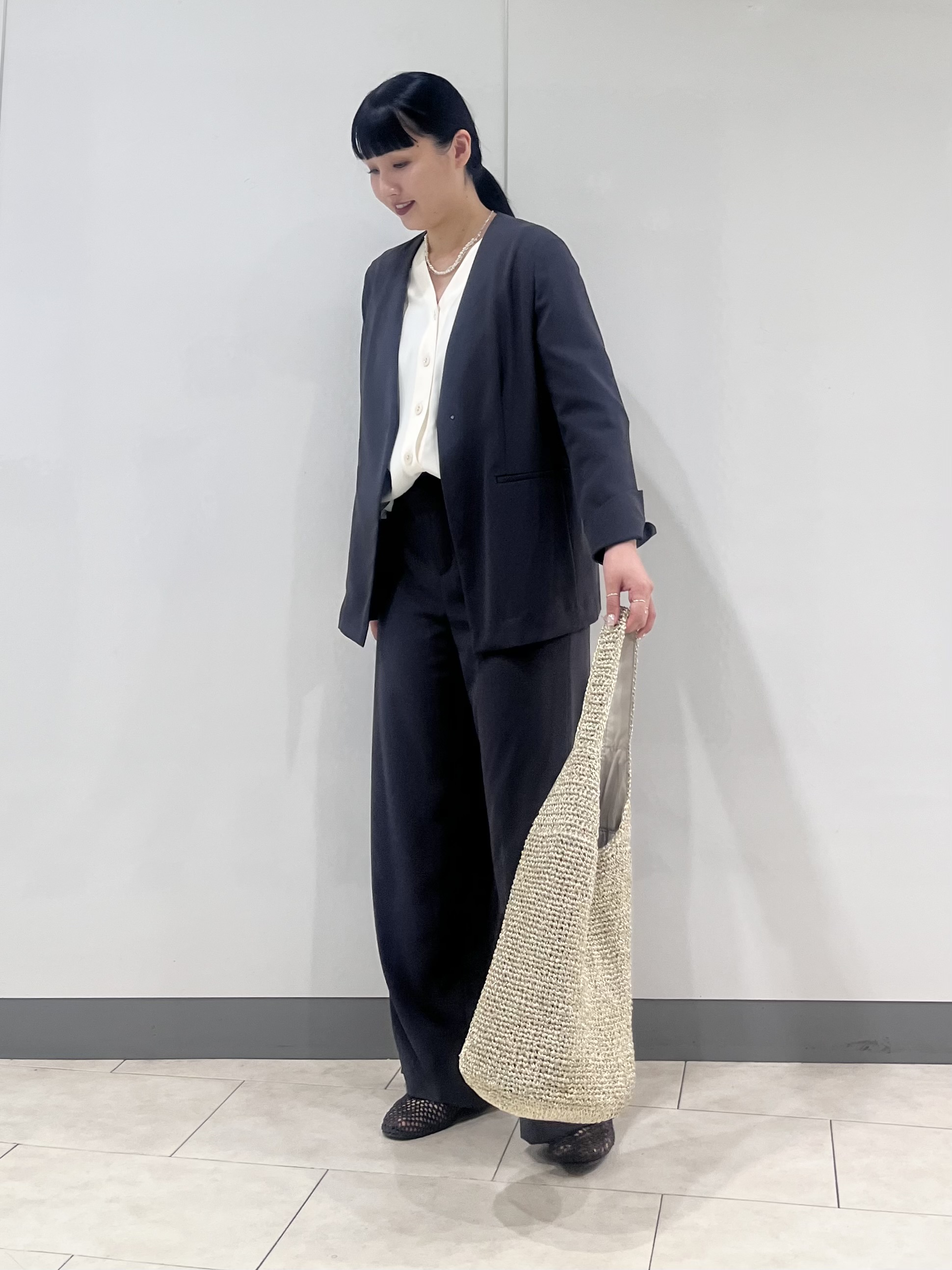 hasuさんの「INDIVI｜【さらに軽く軽快！／着る日傘】ノーカラージャケット」を使ったコーディネート