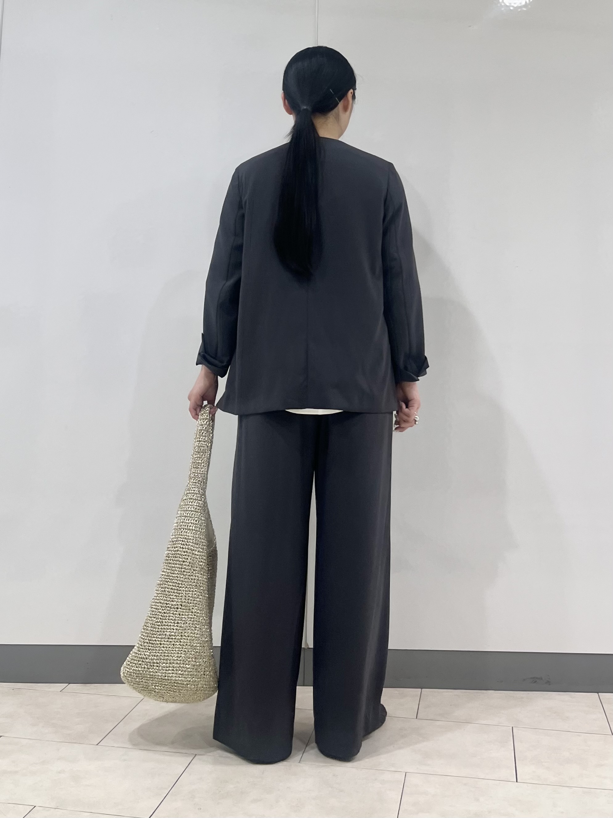 hasuさんの「INDIVI｜【さらに軽く軽快！／着る日傘】ノーカラージャケット」を使ったコーディネート