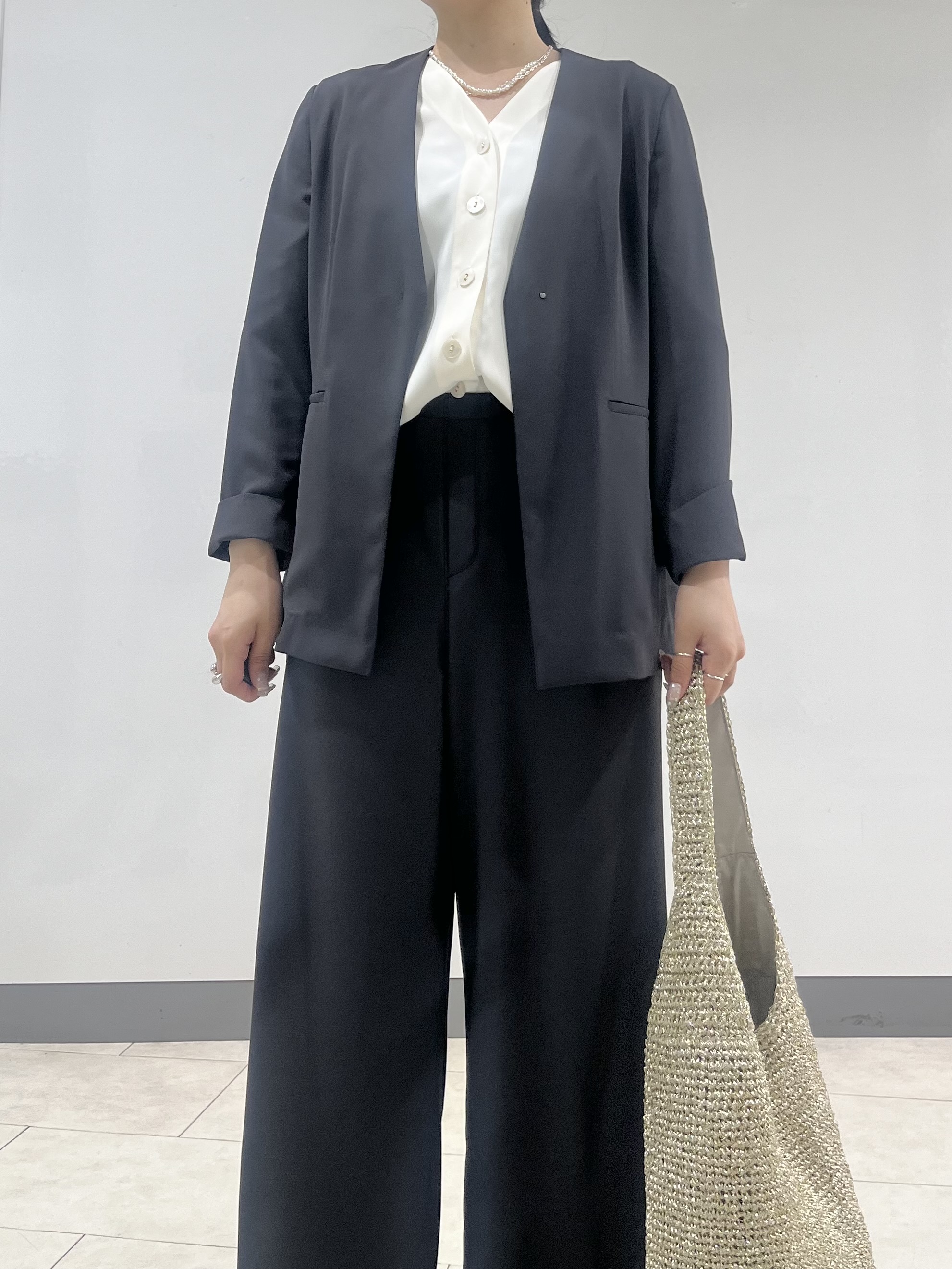 hasuさんの「INDIVI｜【さらに軽く軽快！／着る日傘】ノーカラージャケット」を使ったコーディネート