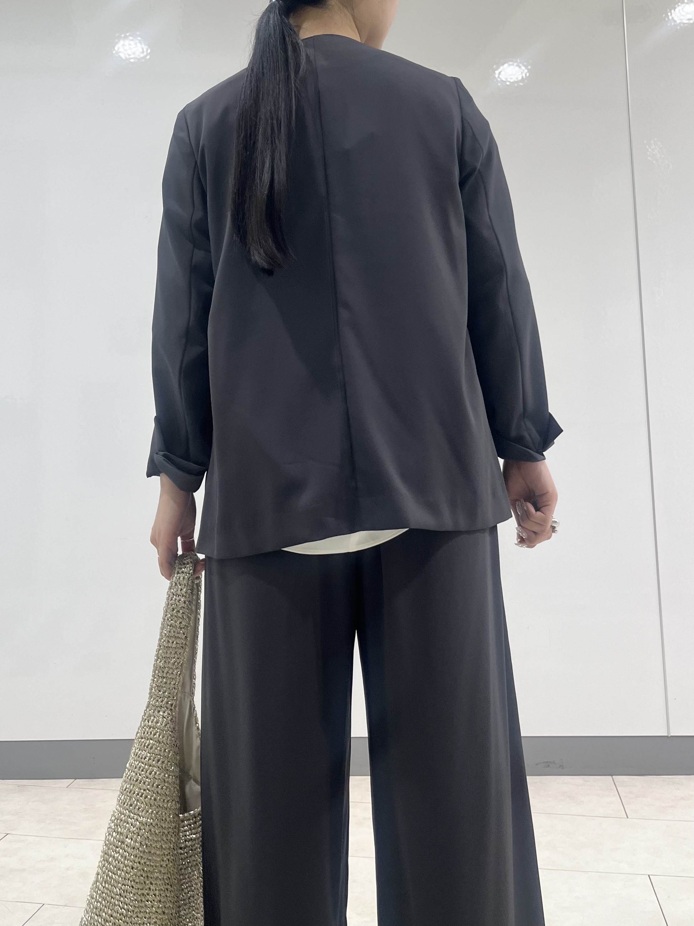 hasuさんの「INDIVI｜【さらに軽く軽快！／着る日傘】ノーカラージャケット」を使ったコーディネート