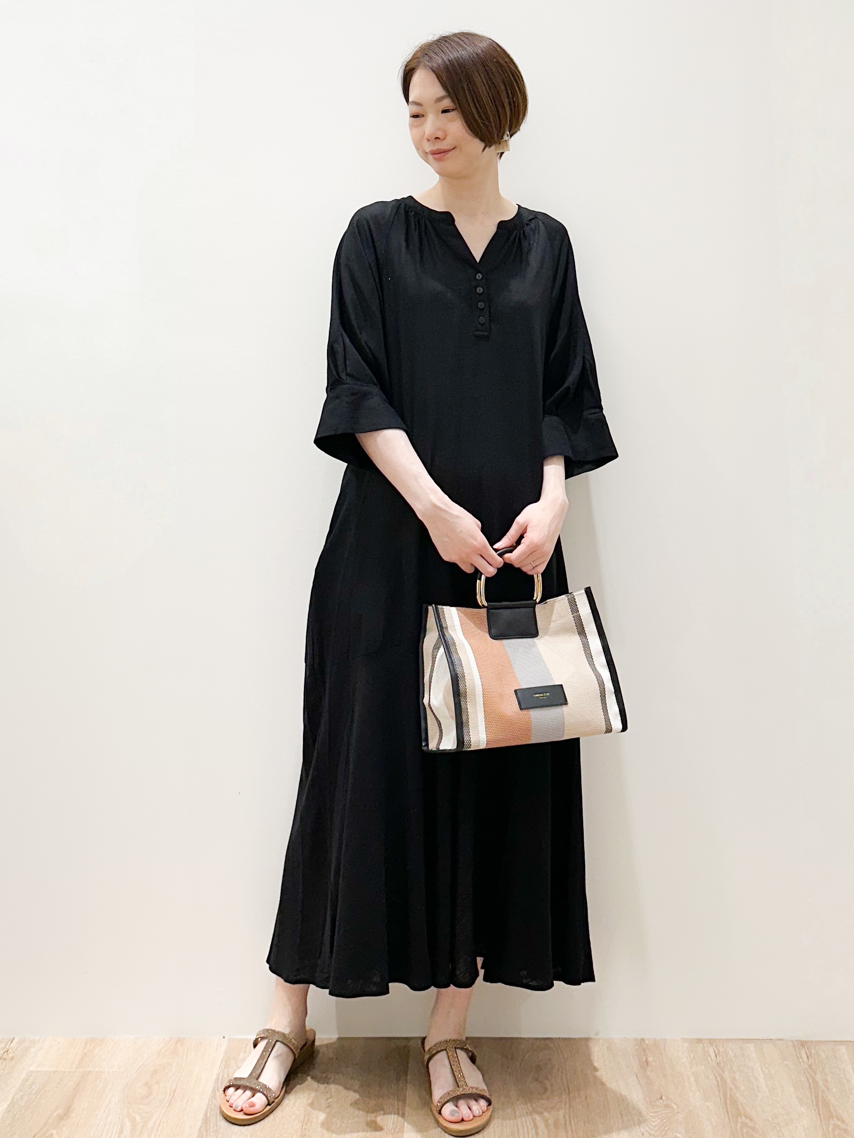 yurieさんの「OPAQUE.CLIP｜キーネックロングワンピース【洗える】」を使ったコーディネート
