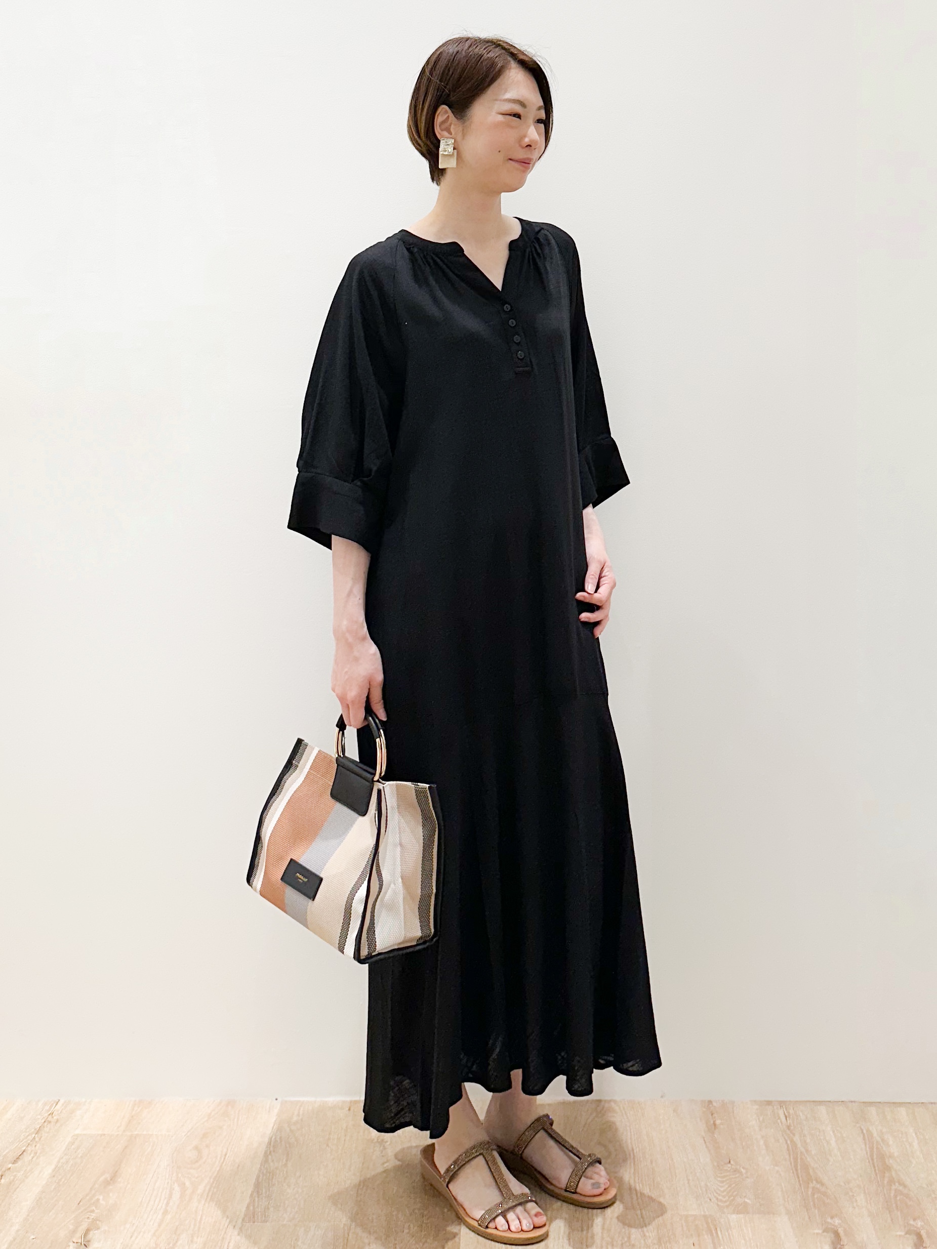 yurieさんの「OPAQUE.CLIP｜キーネックロングワンピース【洗える】」を使ったコーディネート