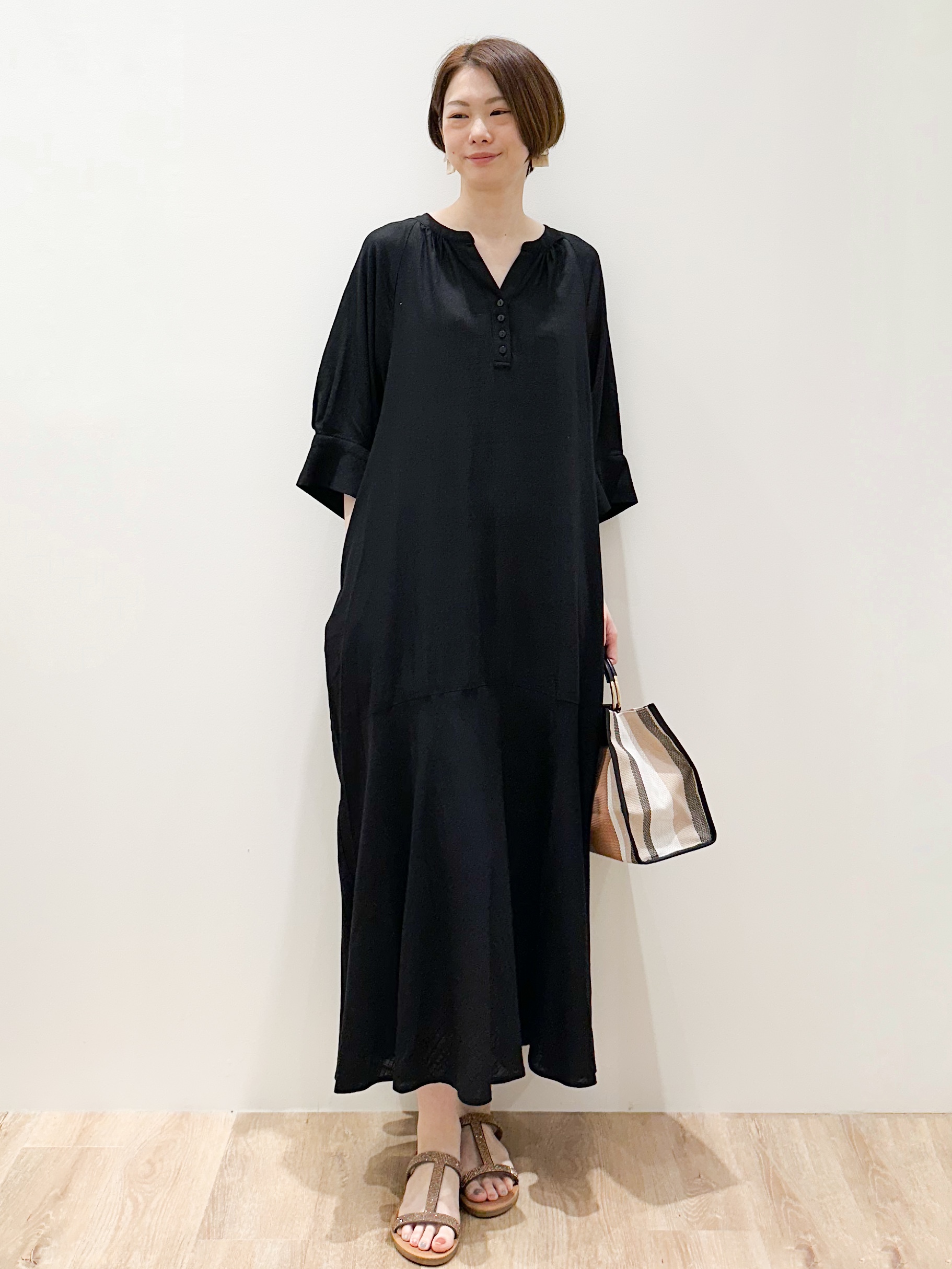 yurieさんの「OPAQUE.CLIP｜キーネックロングワンピース【洗える】」を使ったコーディネート