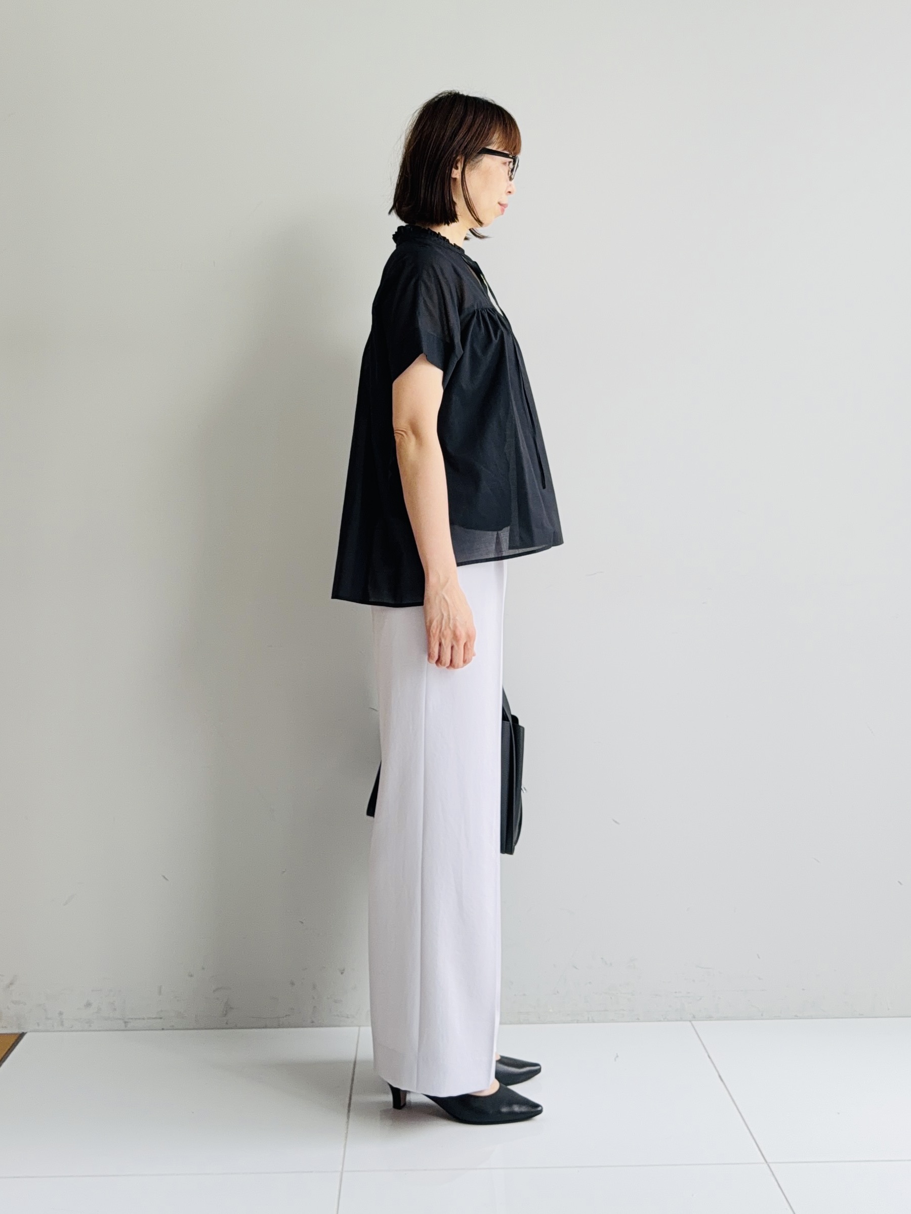 murayamaさんの「INDIVI｜【洗える／軽やか】フリル衿ギャザーブラウス」を使ったコーディネート