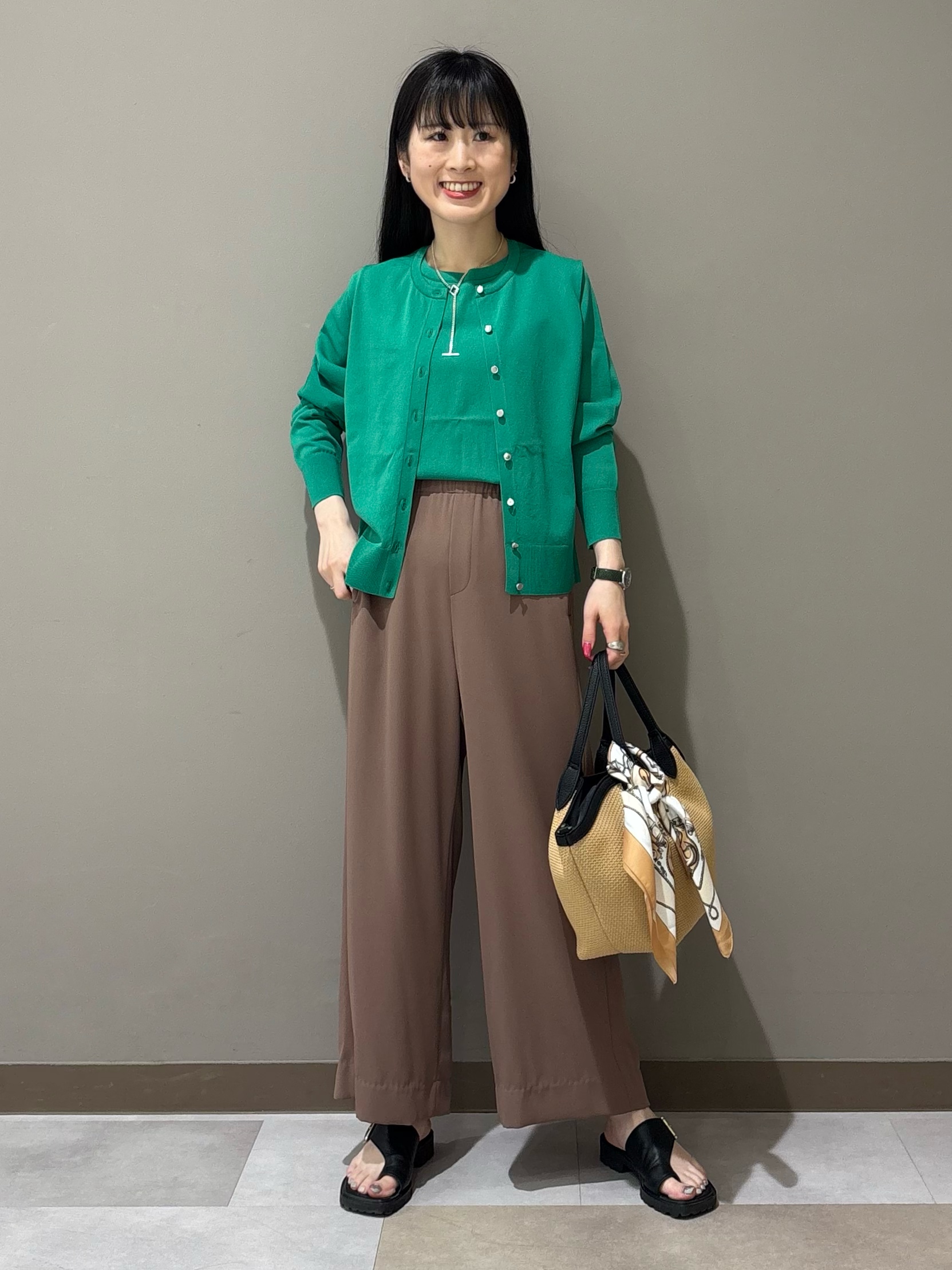 KEIKOさんの「INDIVI｜【UVケア/接触冷感／アンサンブル】衿あきカーディガン＆パフスリーブニット」を使ったコーディネート