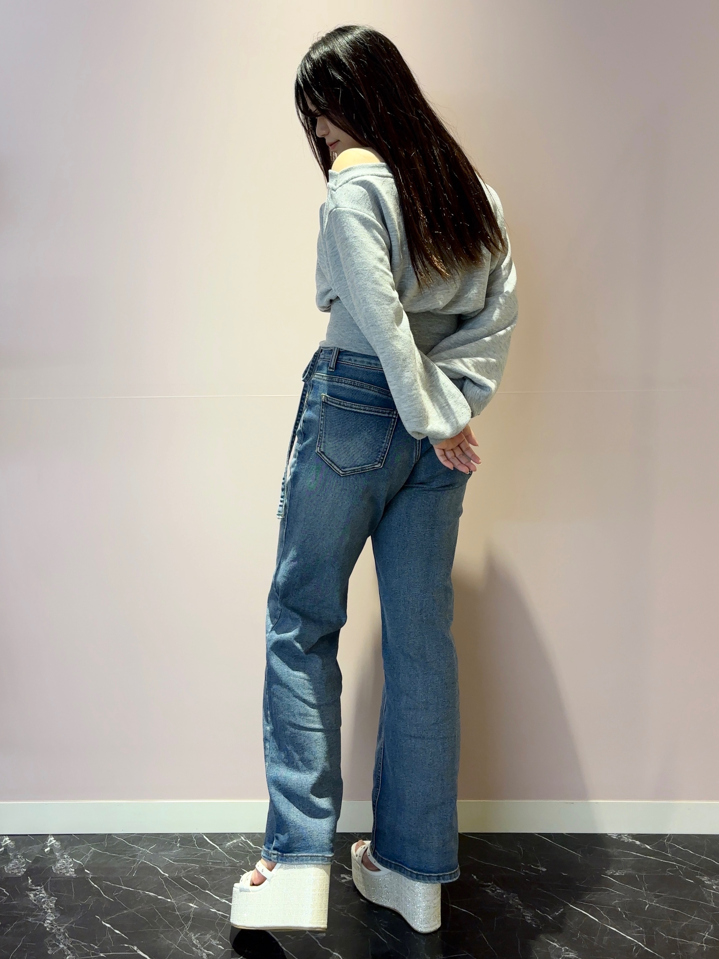 まっきーさんの「ESPERANZA｜◆ビジュースタッズウェッジサンダル」を使ったコーディネート