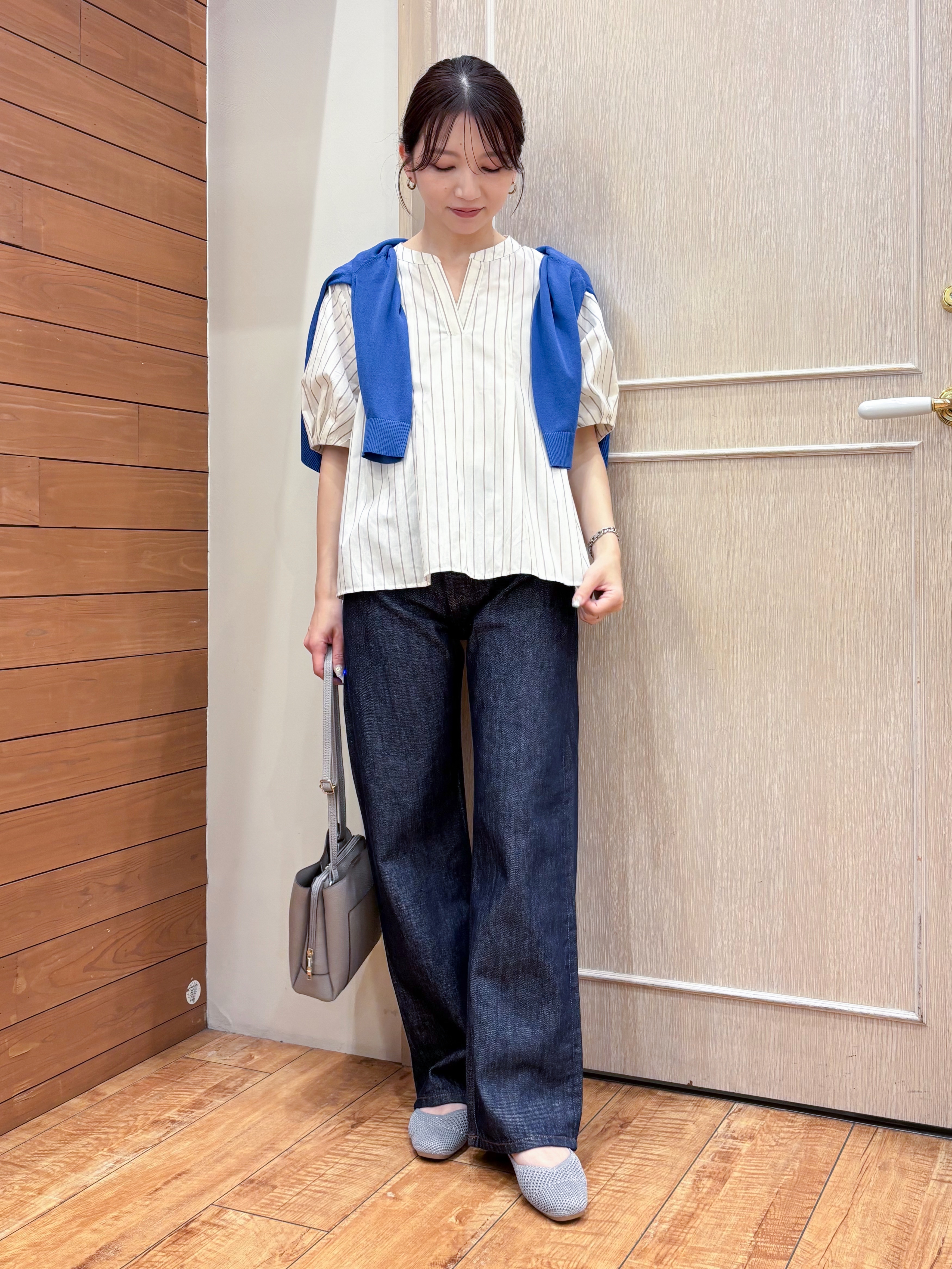 なみさんの「SHOO･LA･RUE｜【ひんやり/洗濯機可/S-LL】オンにもオフにも マルチに使えるボタンレスカーディガン」を使ったコーディネート