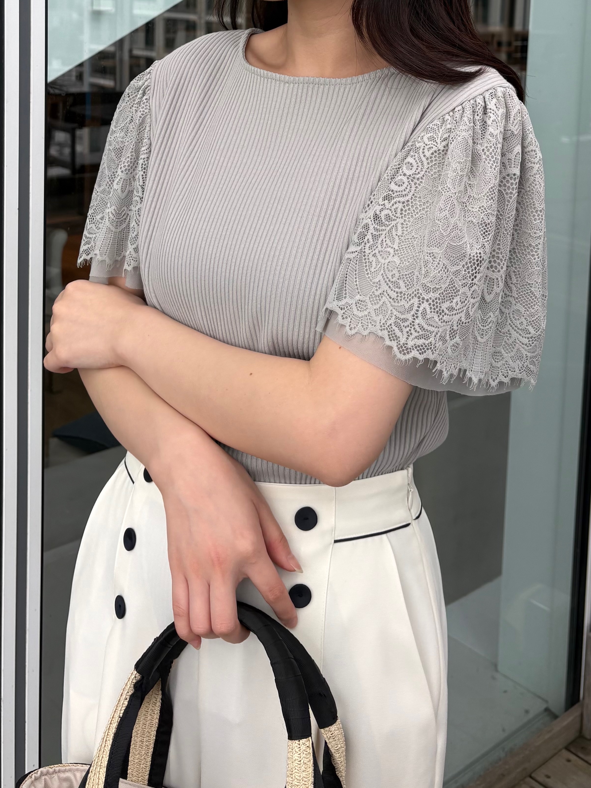 AOIさんの「Couture brooch｜【洗える】袖レース テレコトップス」を使ったコーディネート