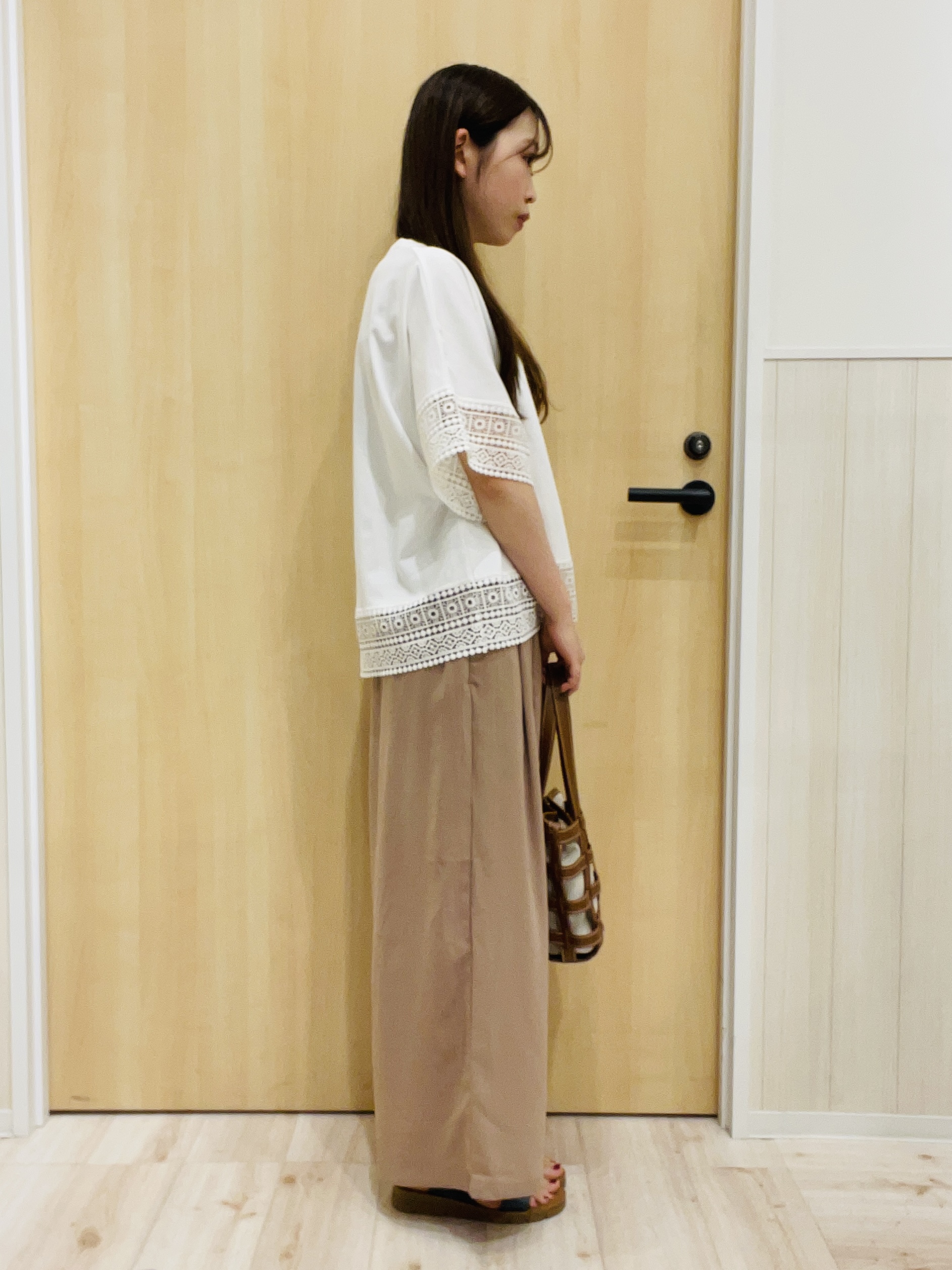minamiさんの「SHOO･LA･RUE｜【洗濯機可/ひんやり/体型カバー/S-LL】レース使いがポイント デザインTシャツ」を使ったコーディネート