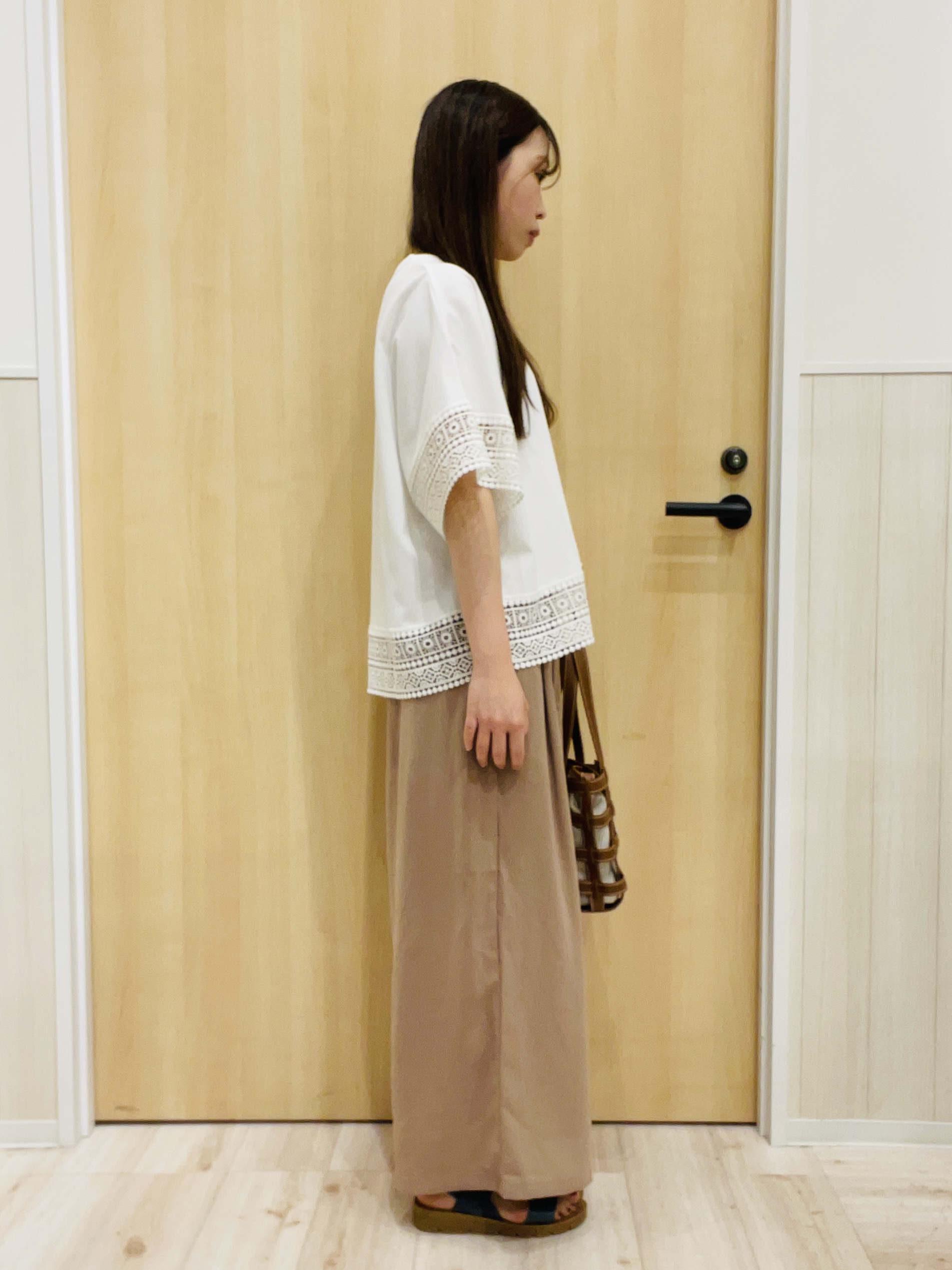 minamiさんの「SHOO･LA･RUE｜【洗濯機可/ひんやり/体型カバー/S-LL】レース使いがポイント デザインTシャツ」を使ったコーディネート
