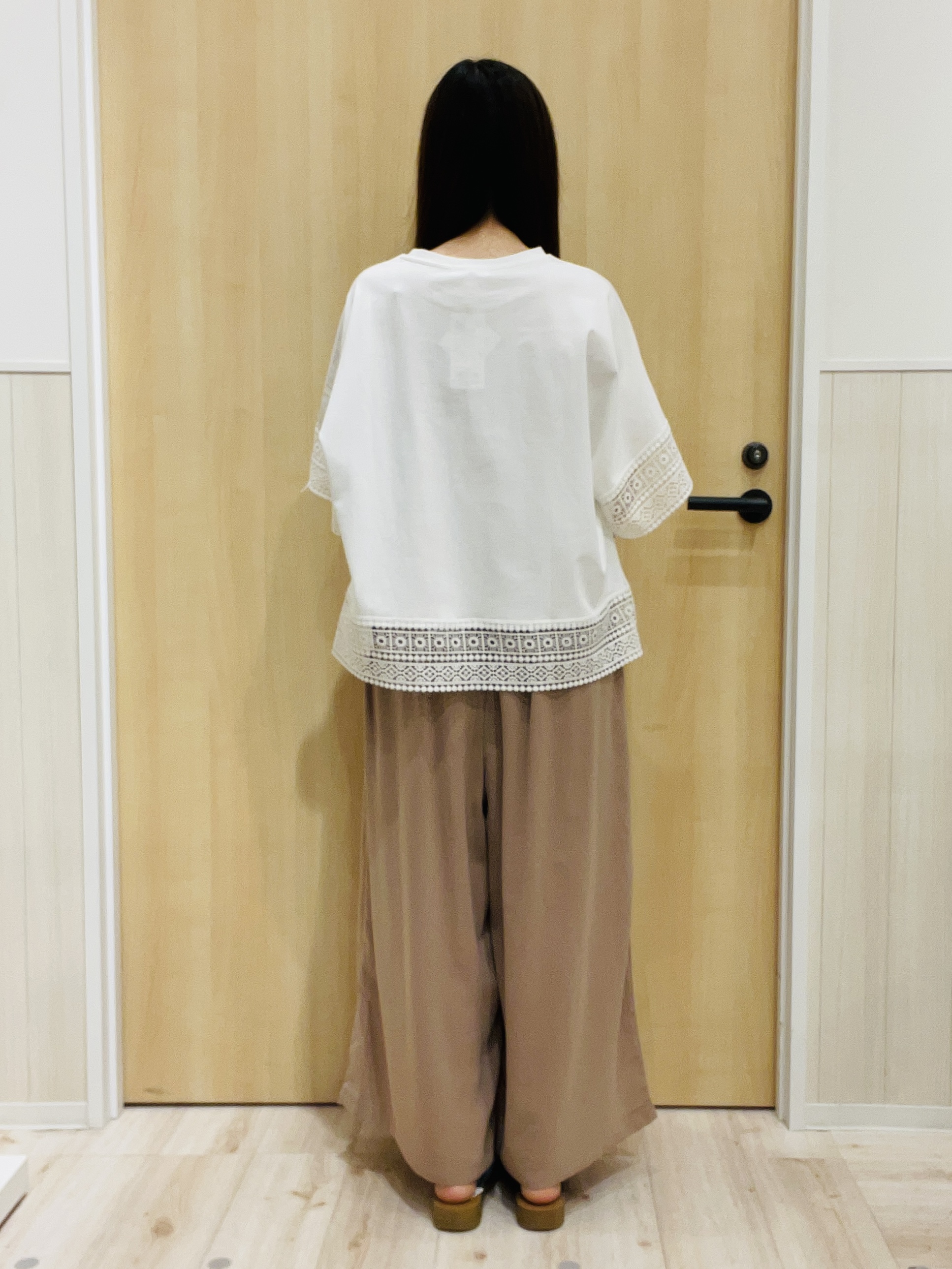 minamiさんの「SHOO･LA･RUE｜【洗濯機可/ひんやり/体型カバー/S-LL】レース使いがポイント デザインTシャツ」を使ったコーディネート